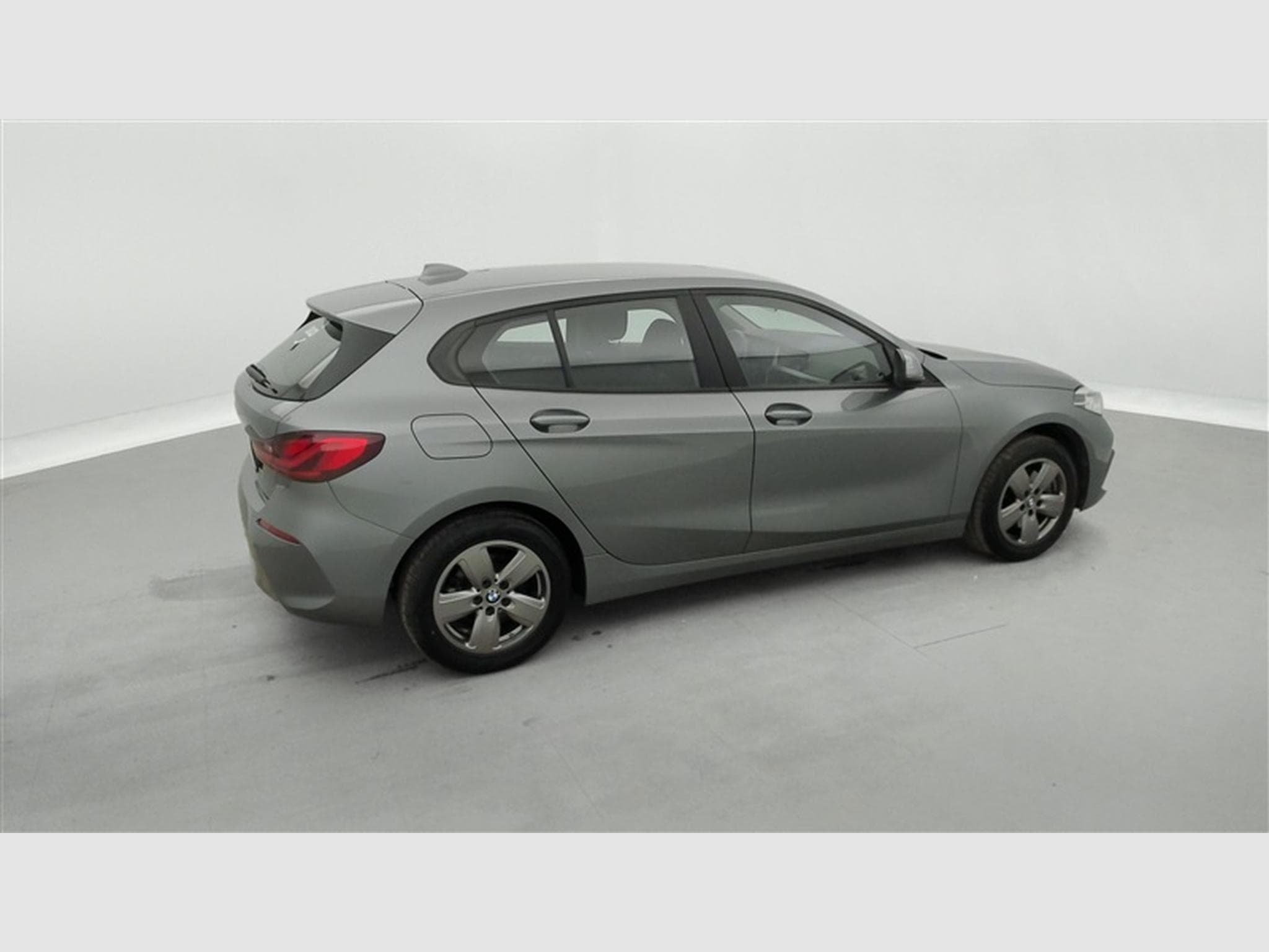 BMW 118 iA Business NAVI / FULL LED / PDC AV-AR (2023) - Foto 25