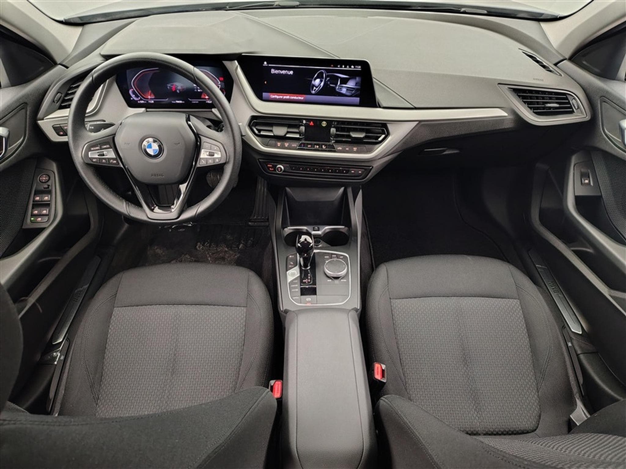 BMW 118 iA Business NAVI / FULL LED / PDC AV-AR (2023) - Foto 8