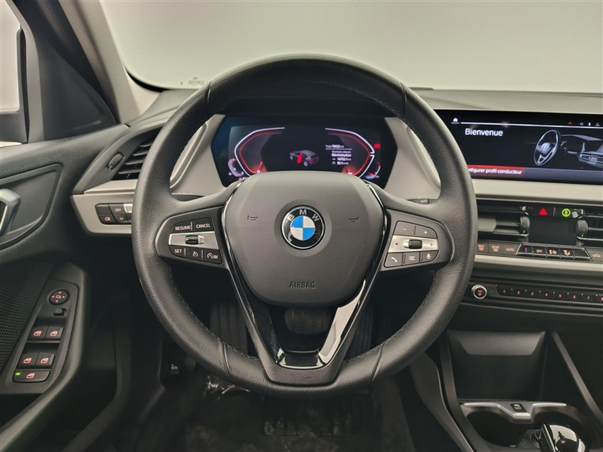 BMW 118 iA Business NAVI / FULL LED / PDC AV-AR (2023) - Foto 9