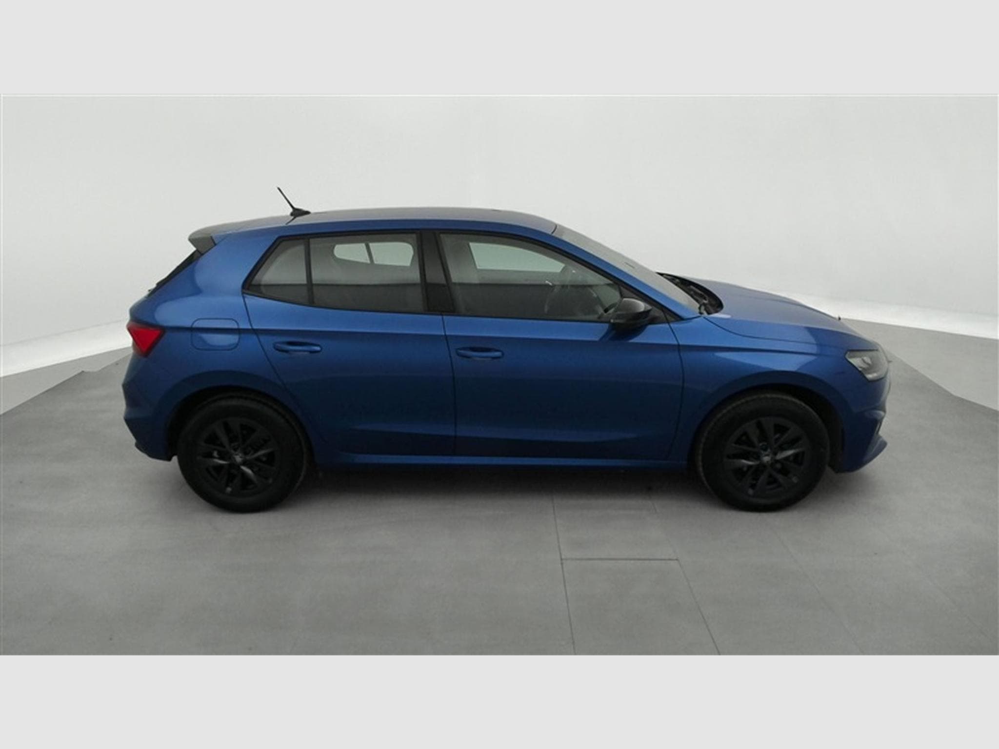 Skoda Fabia 1.0 TSI 95Cv Young Edition CARPLAY / CAMERA / FULL LED / ALU (2025) - Foto 24