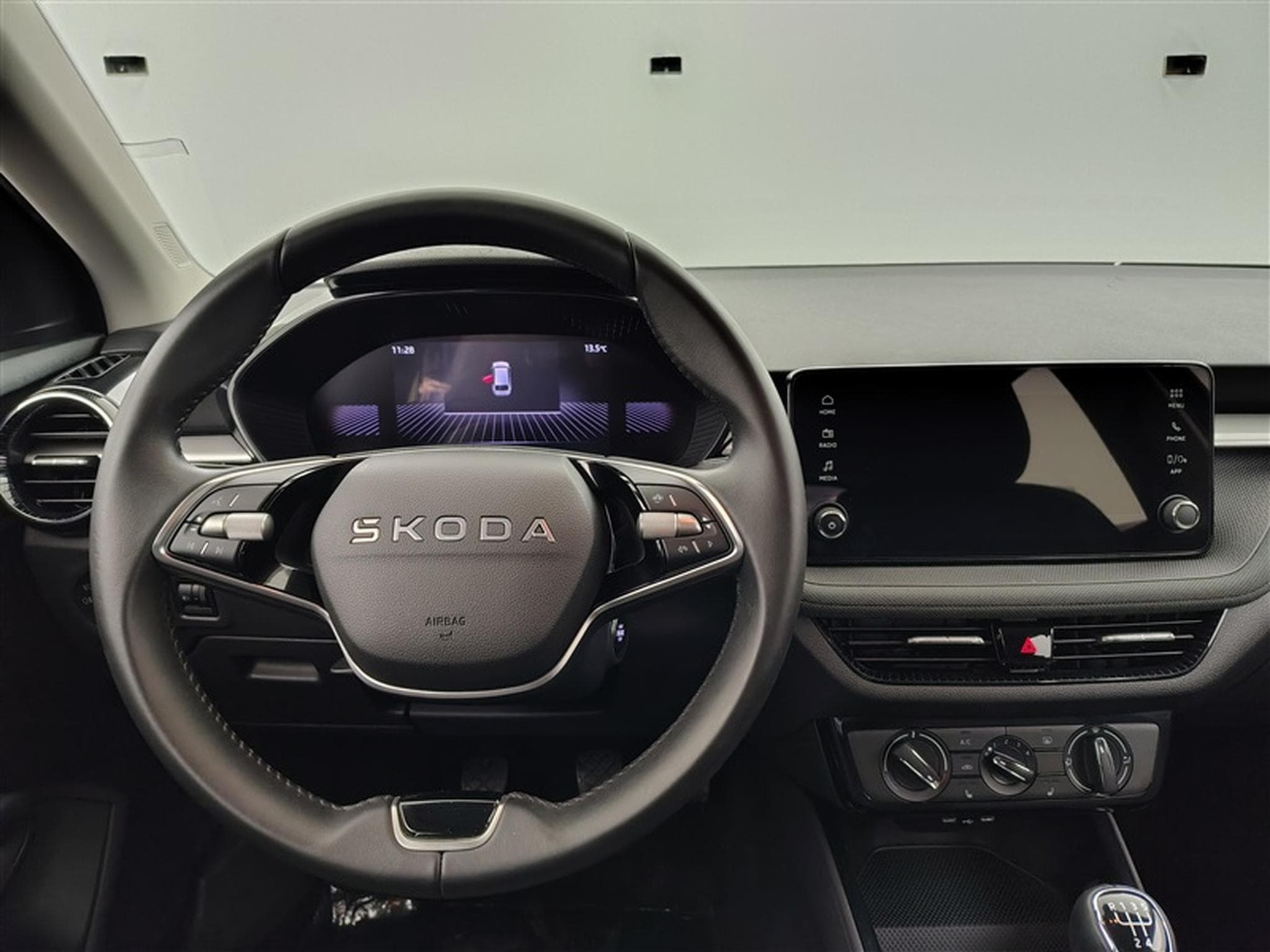 Skoda Fabia 1.0 TSI 95Cv Young Edition CARPLAY / CAMERA / FULL LED / ALU (2025) - Foto 9