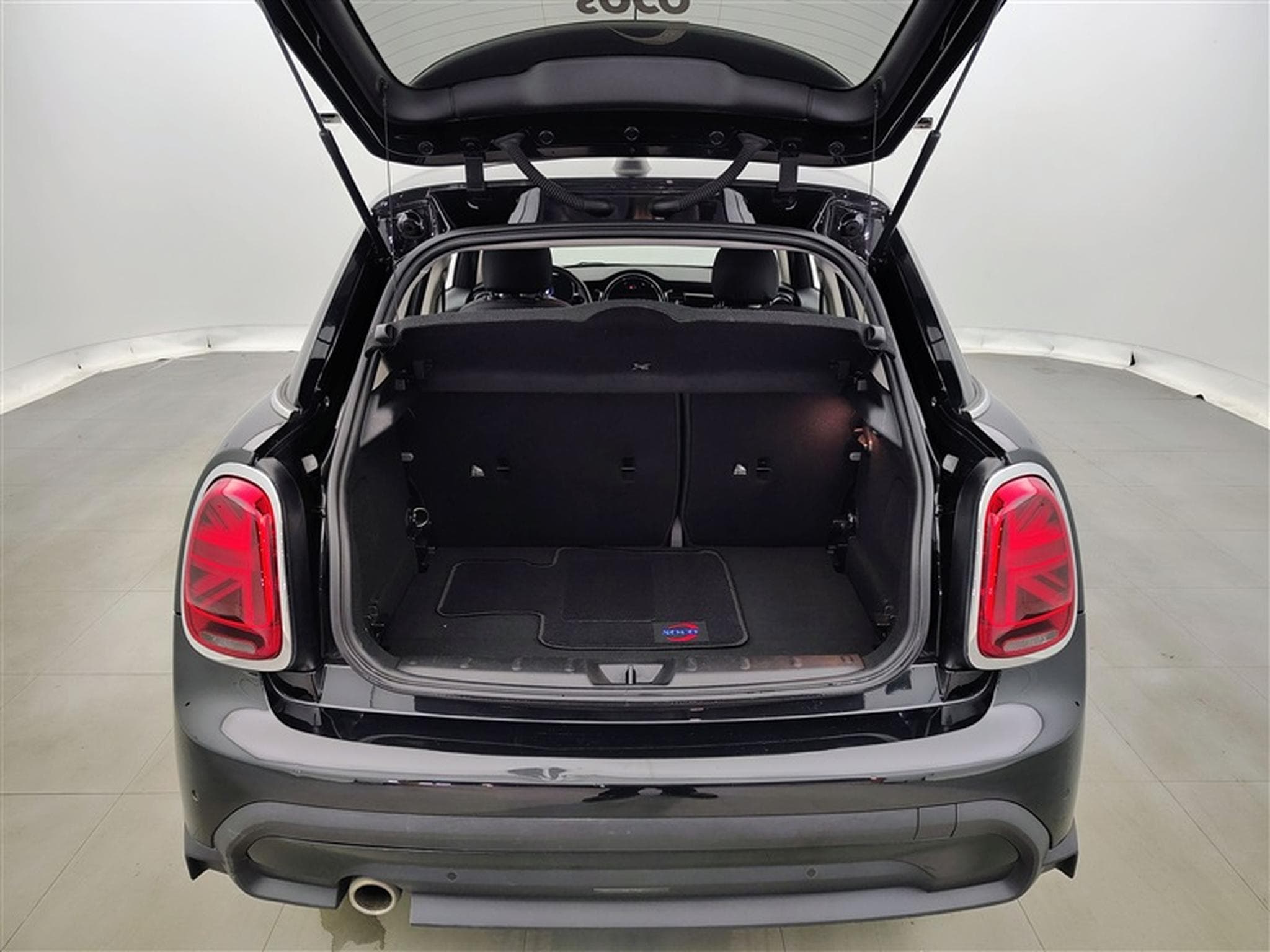 MINI Cooper 1.5A Cooper AUTO / NAVI PRO / FULL LED / ALU (2023) - Foto 14