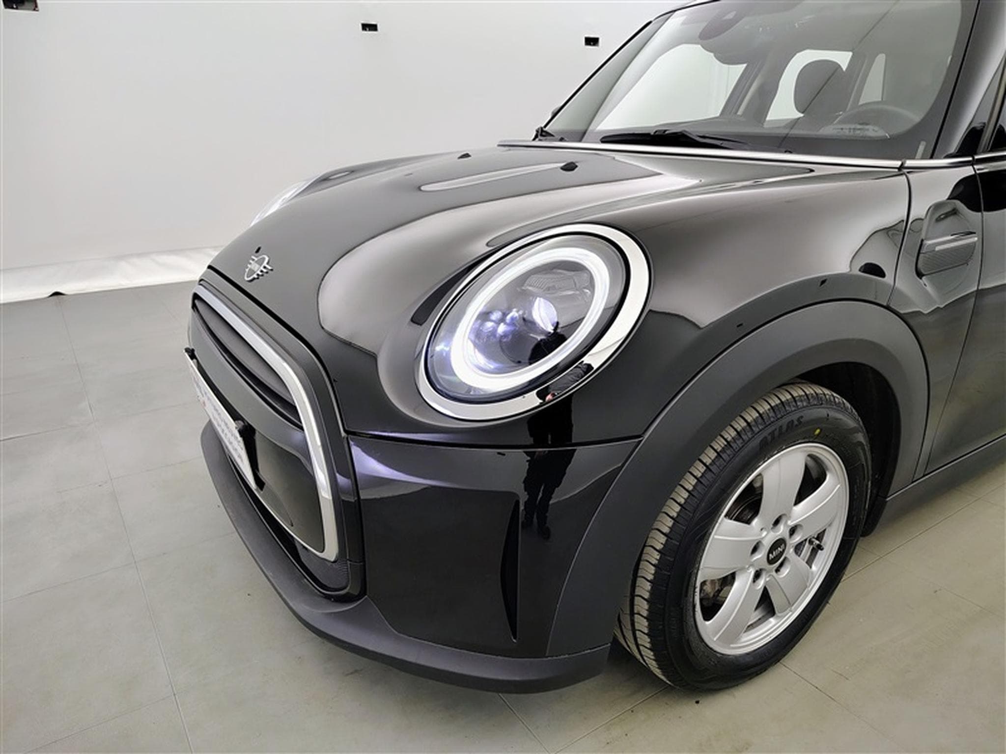 MINI Cooper 1.5A Cooper AUTO / NAVI PRO / FULL LED / ALU (2023) - Foto 15