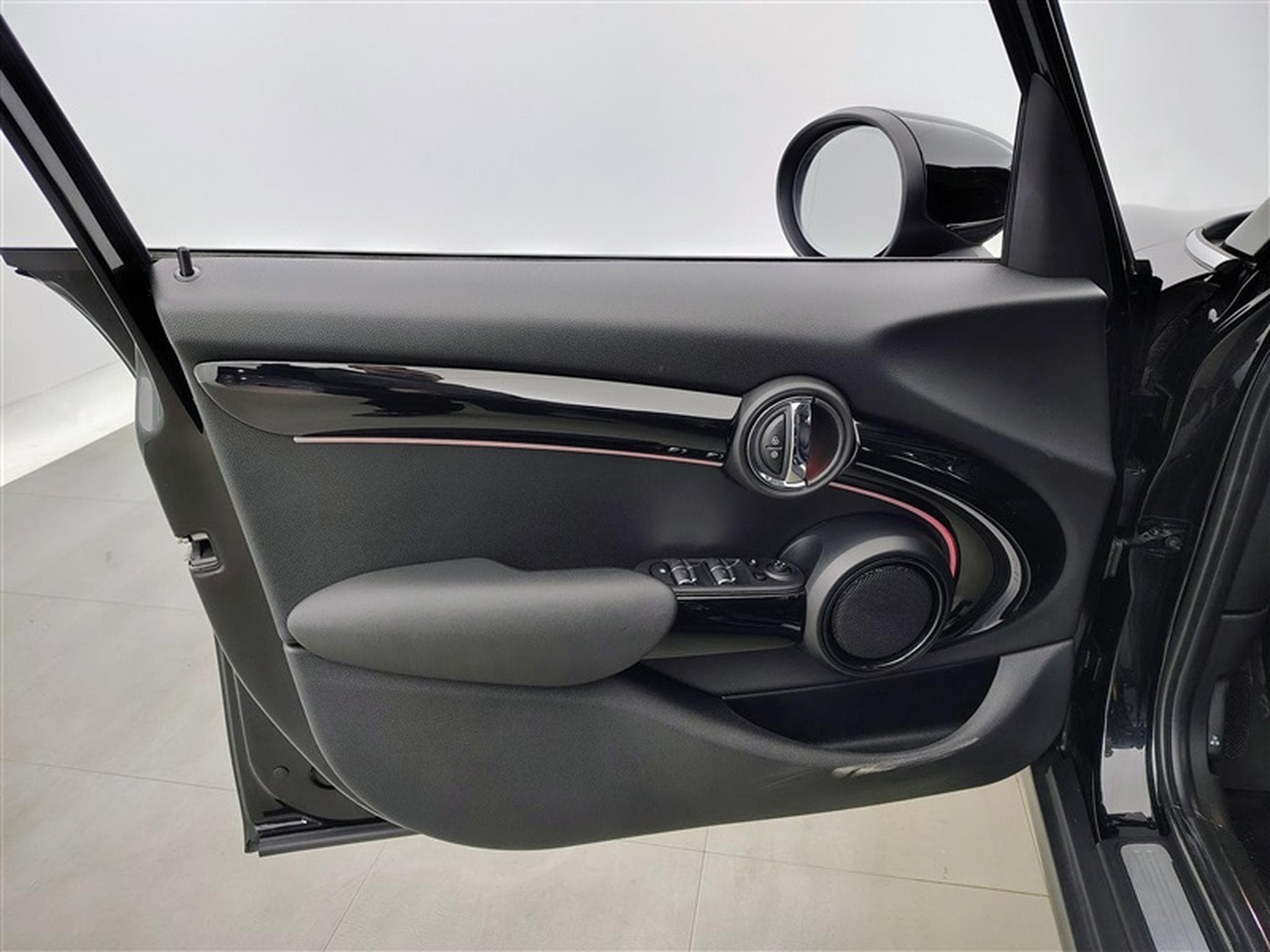MINI Cooper 1.5A Cooper AUTO / NAVI PRO / FULL LED / ALU (2023) - Foto 17