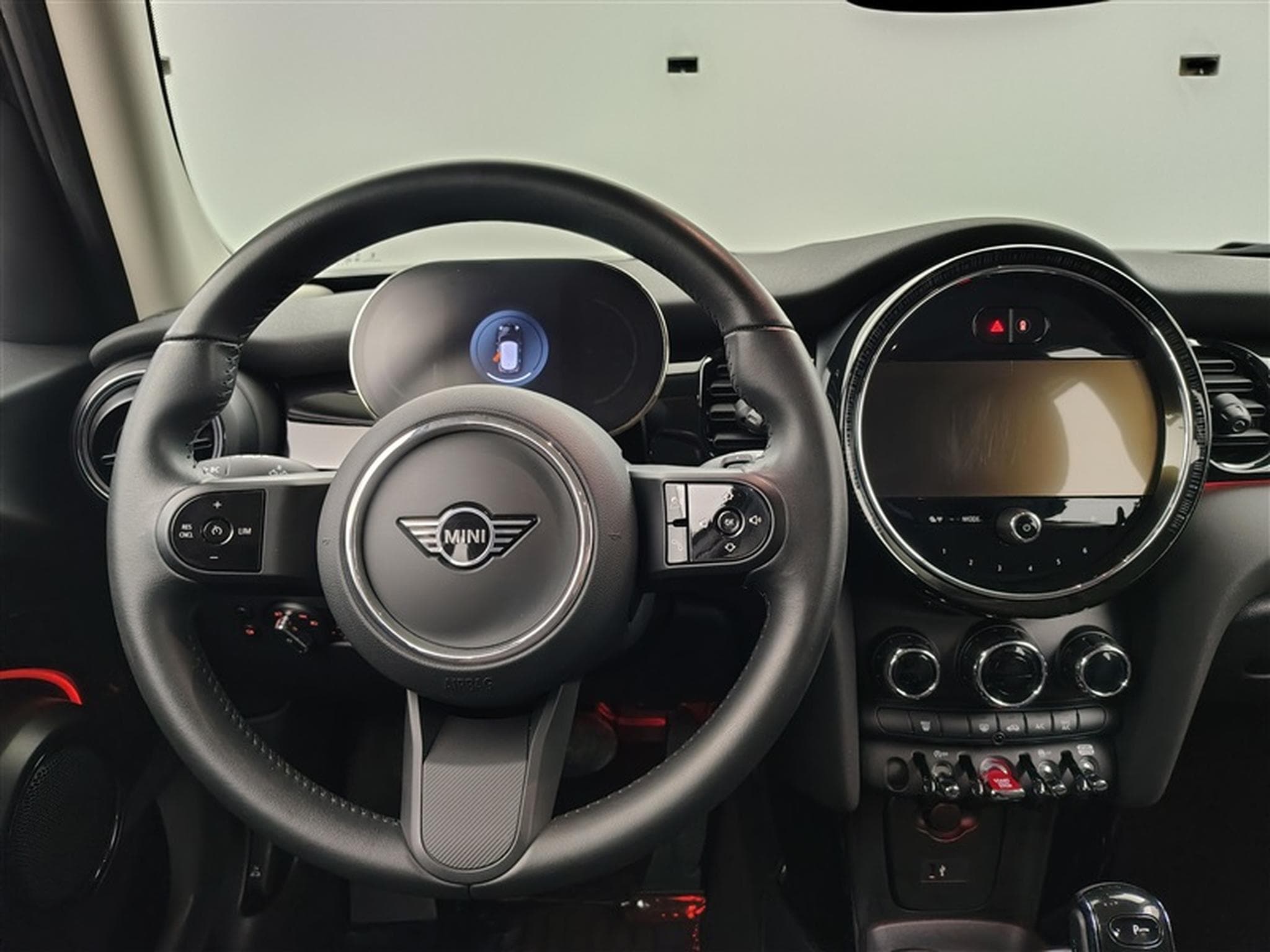 MINI Cooper 1.5A Cooper AUTO / NAVI PRO / FULL LED / ALU (2023) - Foto 9