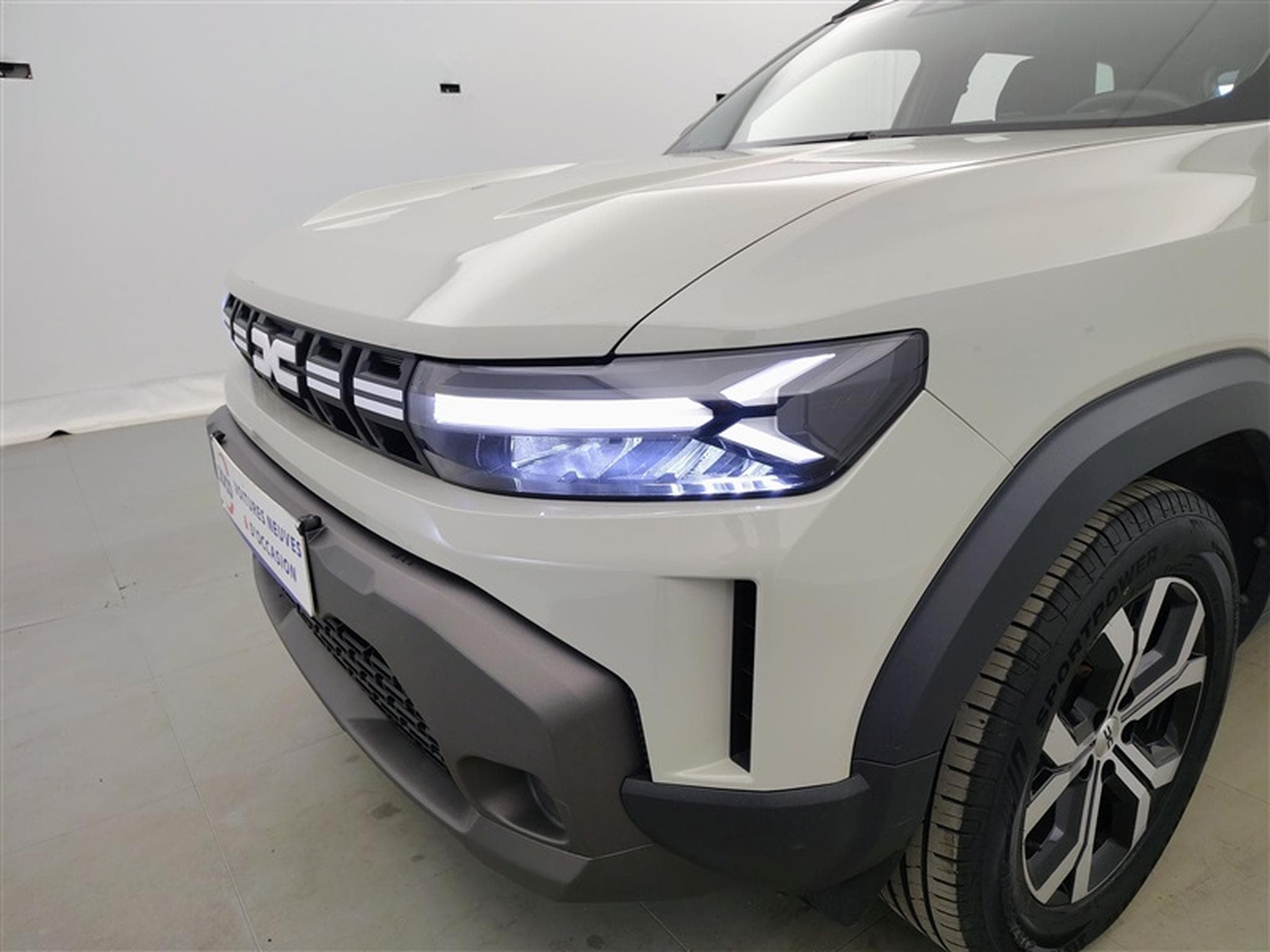 Dacia Duster 1.0 ECO-G Journey CARPLAY / FULL LED / CAMERA / JA 17" (2024) - Foto 15