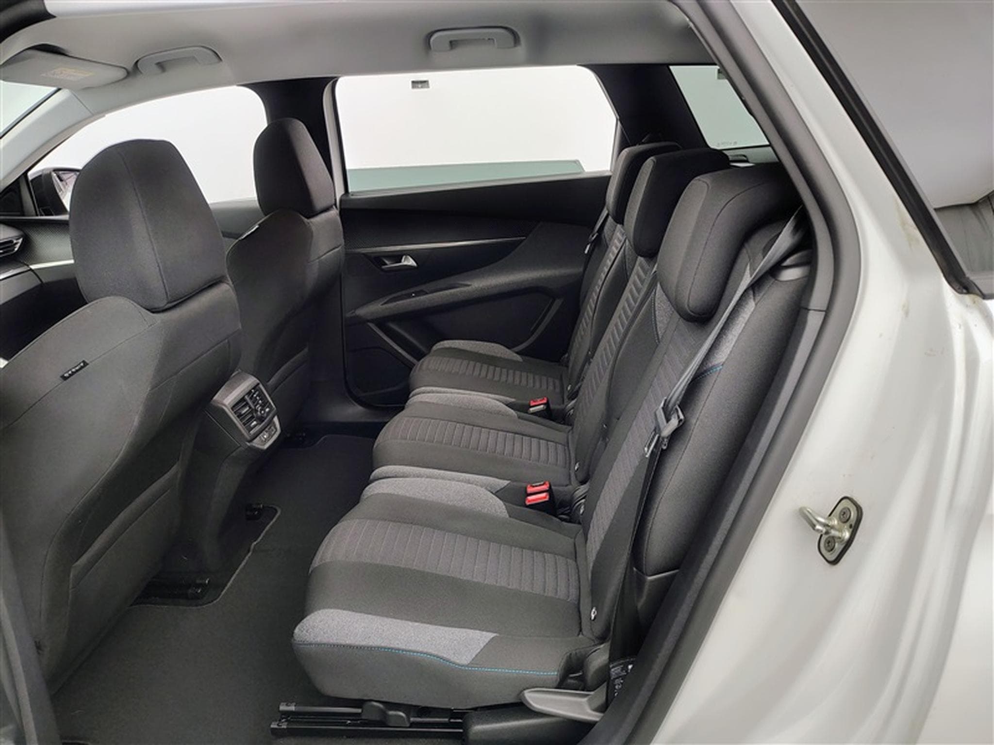 Peugeot 5008 1.2 PureTech STYLE/7PL/NAVI/FULL LED/JA17/PDC (2022) - Foto 13