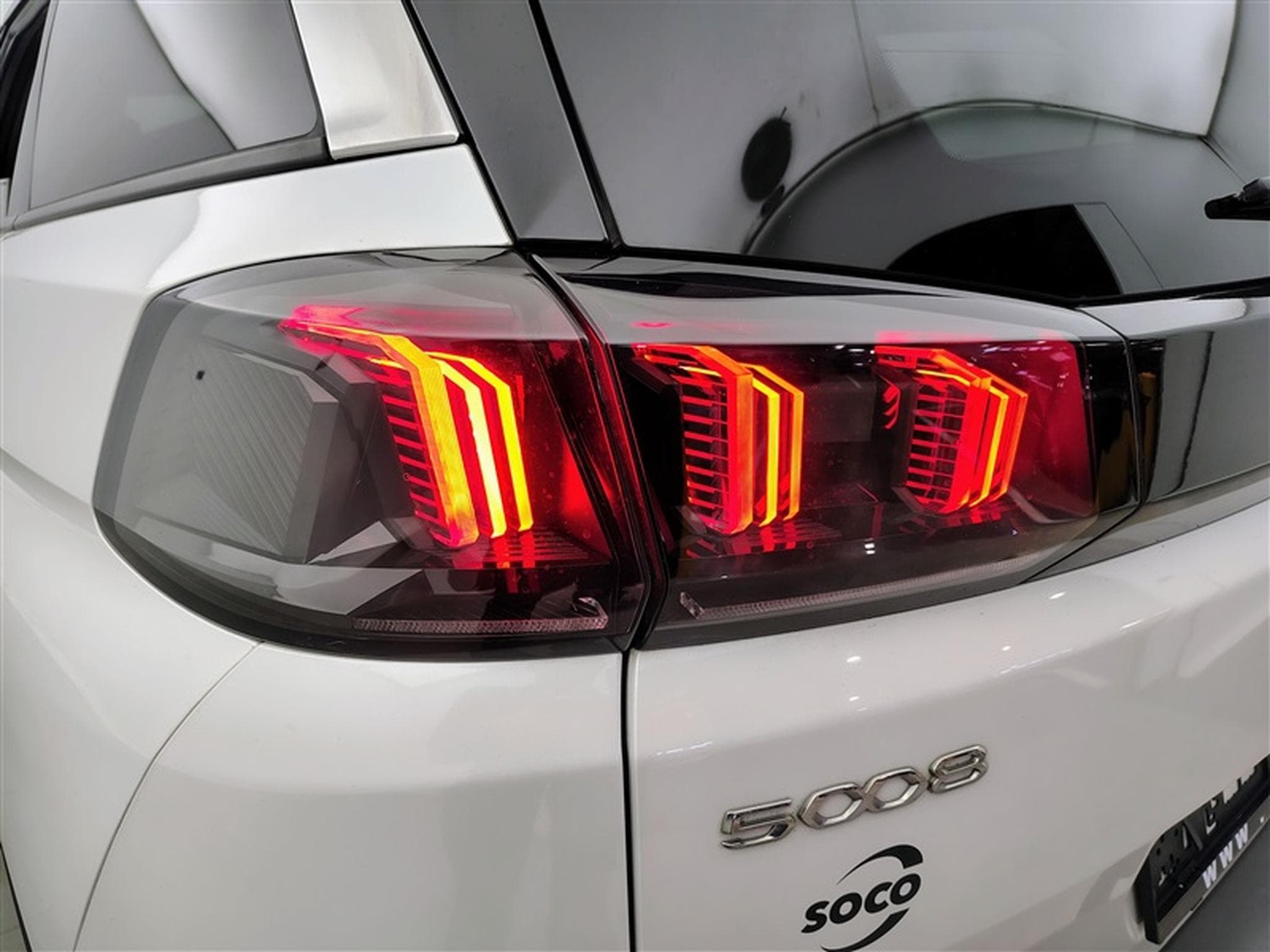 Peugeot 5008 1.2 PureTech STYLE/7PL/NAVI/FULL LED/JA17/PDC (2022) - Foto 16