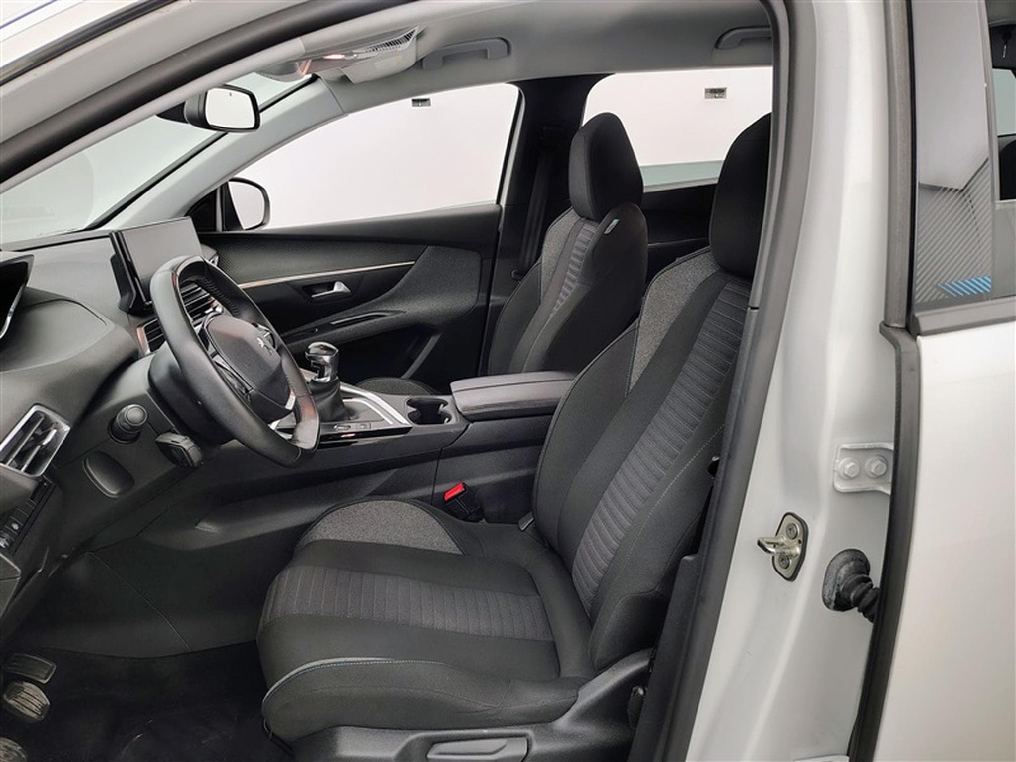 Peugeot 5008 1.2 PureTech STYLE/7PL/NAVI/FULL LED/JA17/PDC (2022) - Foto 7