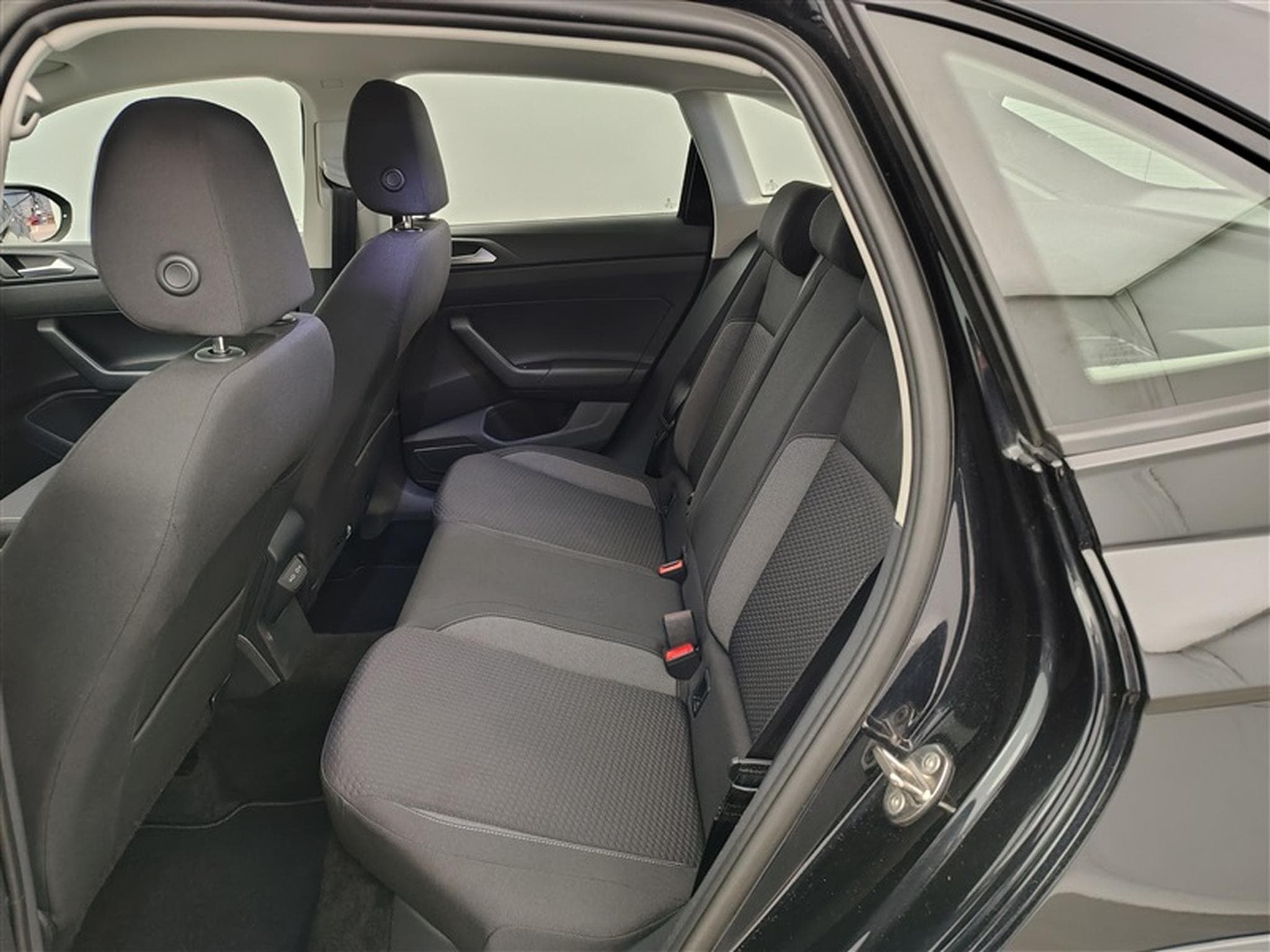 VW Taigo 1.0 TSI 115Cv Life NAVI / CARPLAY / FULL LED / ALU (2024) - Foto 13