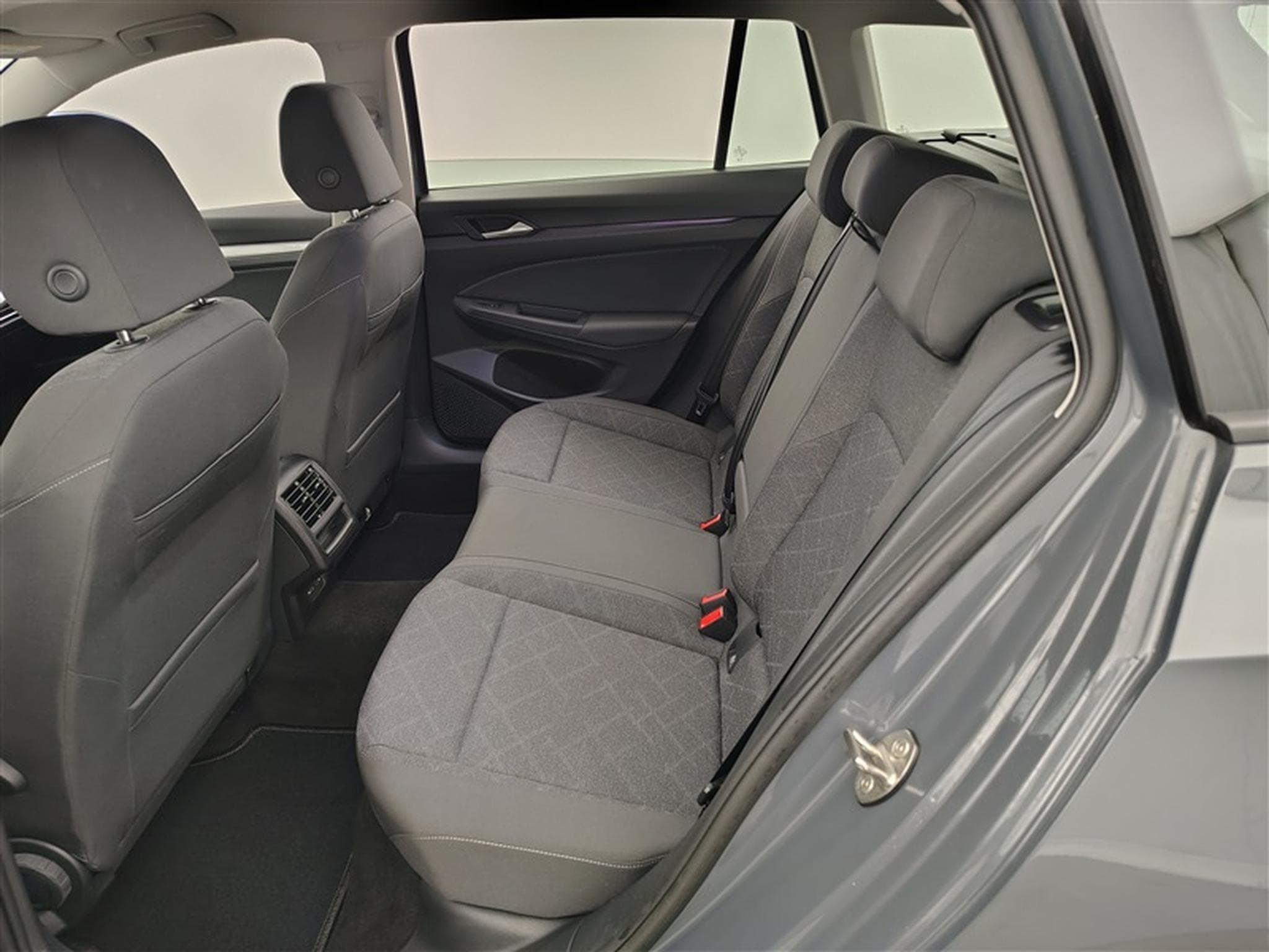 VW Golf 1.0 eTSI Life DSG  Navi Cockpit / Led / PDC av+ar (2023) - Foto 13