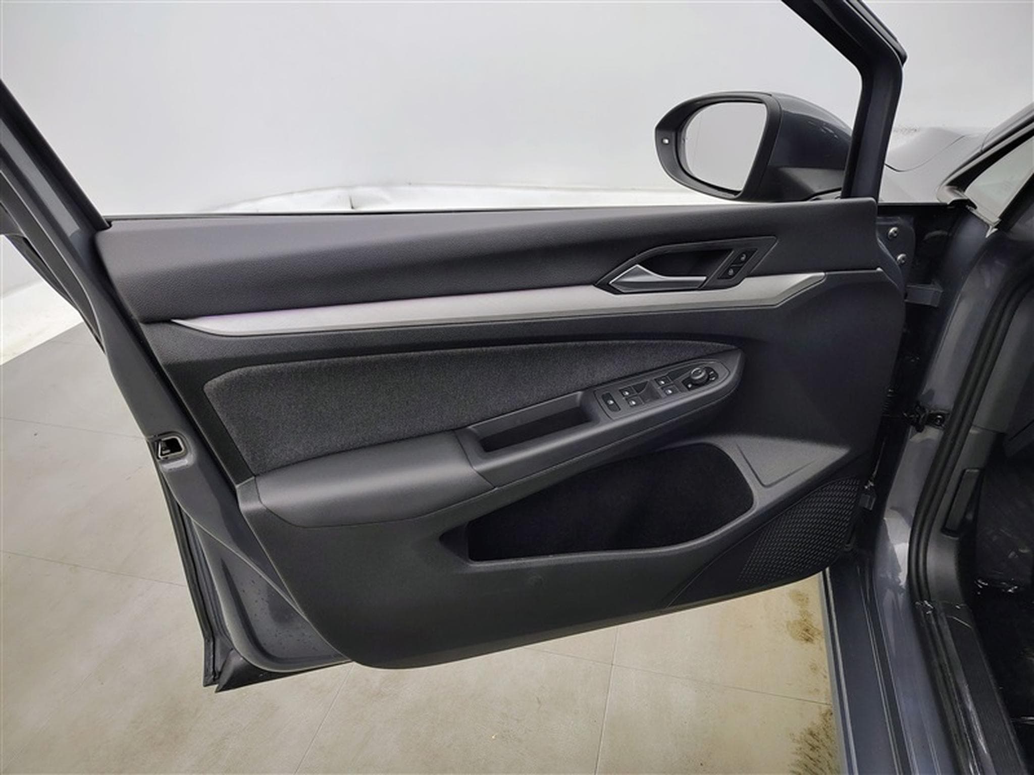 VW Golf 1.0 eTSI Life DSG  Navi Cockpit / Led / PDC av+ar (2023) - Foto 17