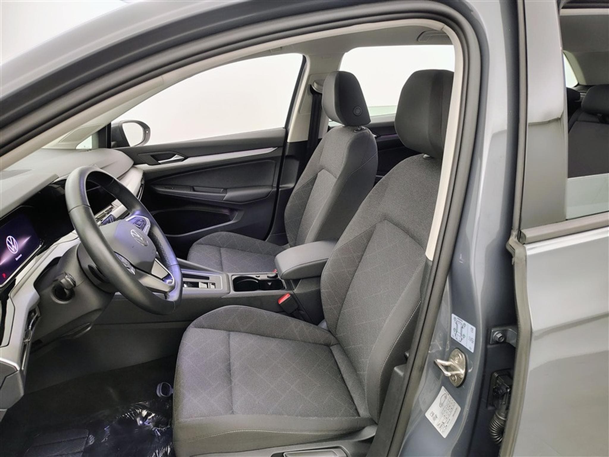 VW Golf 1.0 eTSI Life DSG  Navi Cockpit / Led / PDC av+ar (2023) - Foto 7