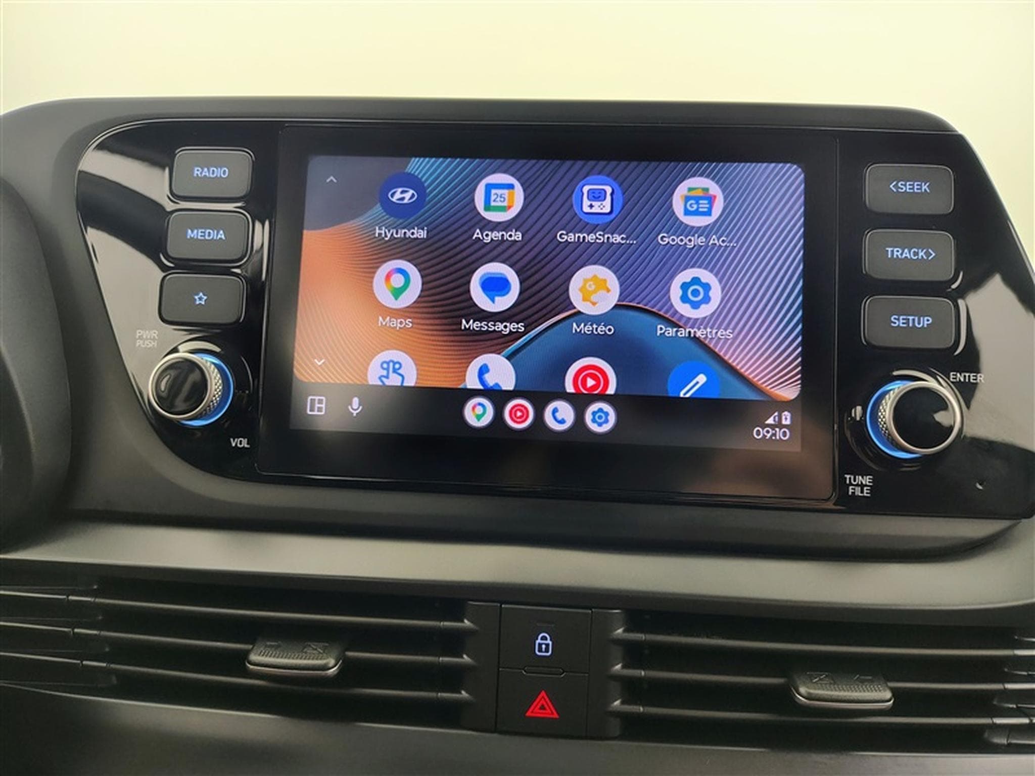 Hyundai Bayon 1.0 T-GDi MHEV DCT Sky CARPLAY / FULL LED / CAMERA / KEYLESS (2023) - Photo 19