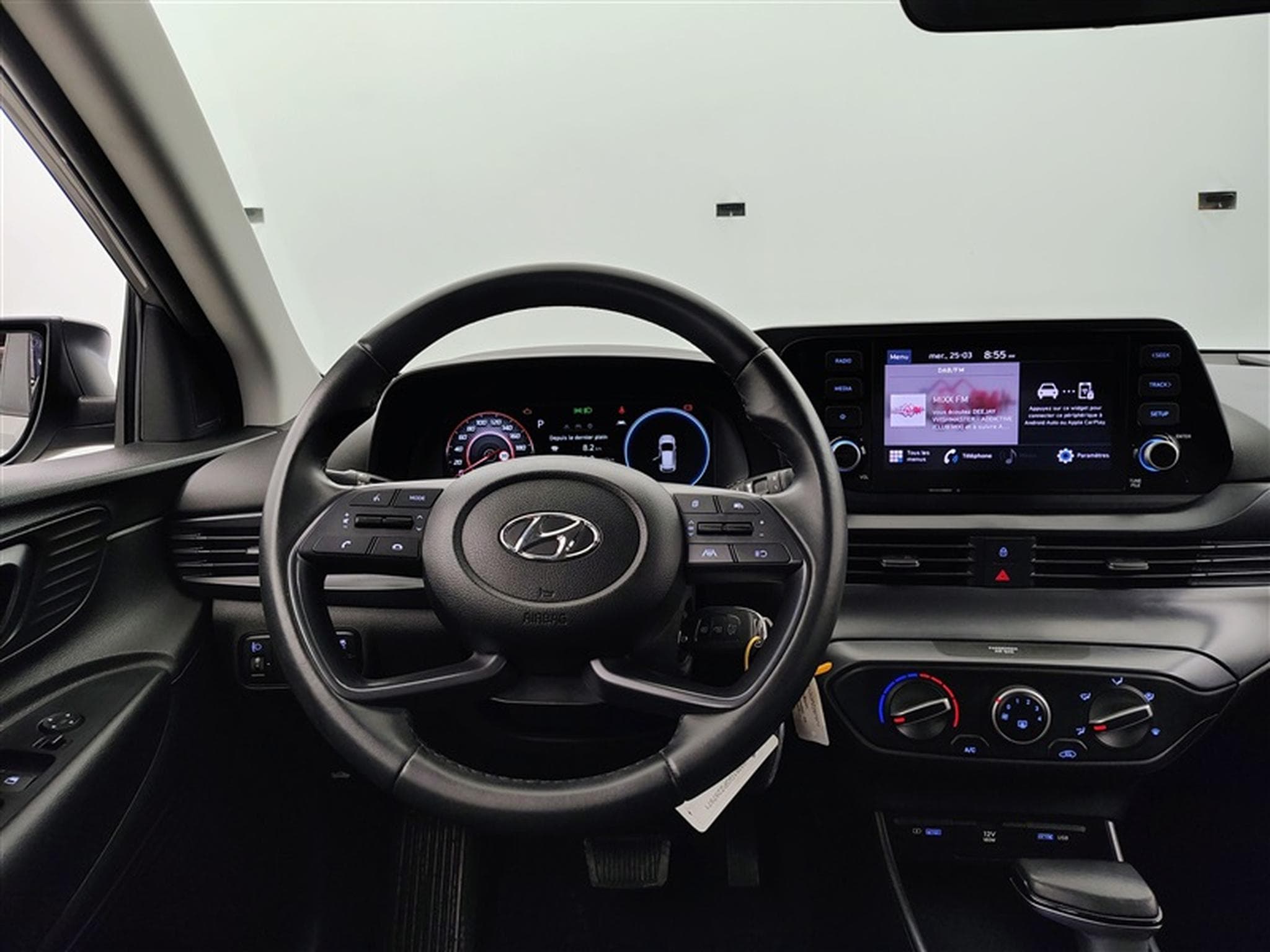 Hyundai Bayon 1.0 T-GDi MHEV DCT Sky CARPLAY / FULL LED / CAMERA / KEYLESS (2023) - Photo 9