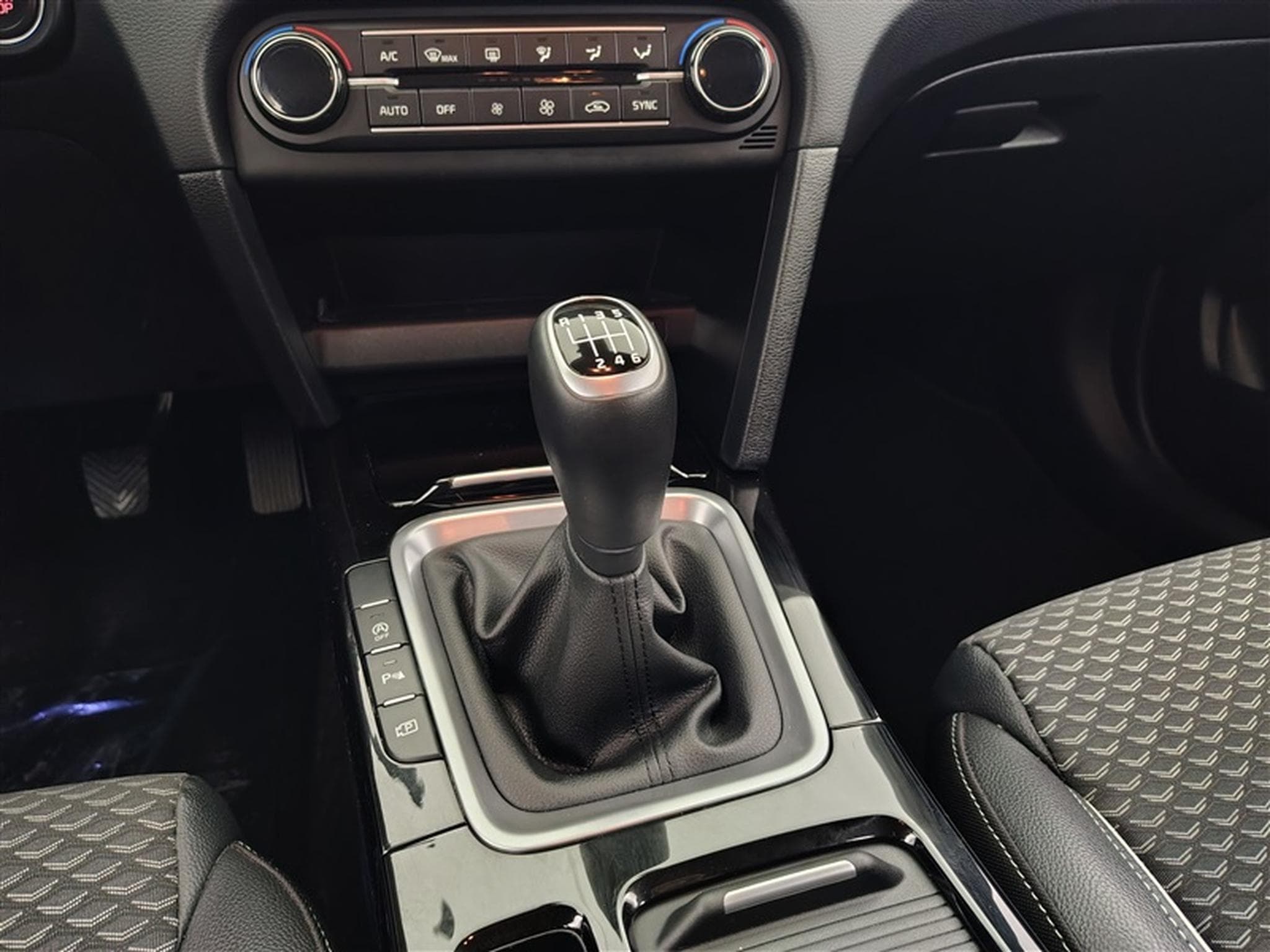 Kia XCeed 1.0 T-GDi 120cv Pulse NAVI 8" / FULL LED / CAMERA / JA 16" (2024) - Foto 12