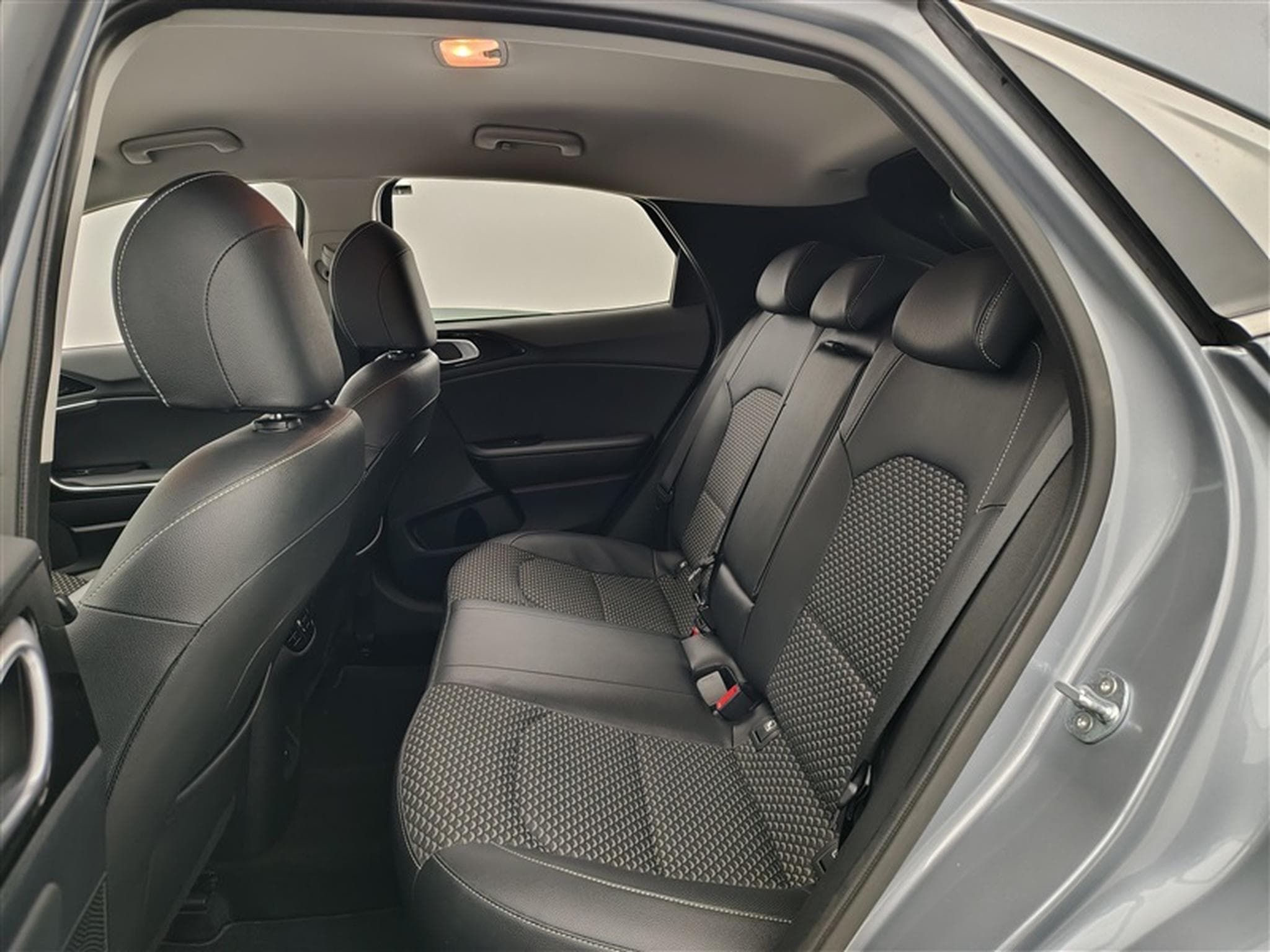 Kia XCeed 1.0 T-GDi 120cv Pulse NAVI 8" / FULL LED / CAMERA / JA 16" (2024) - Foto 13