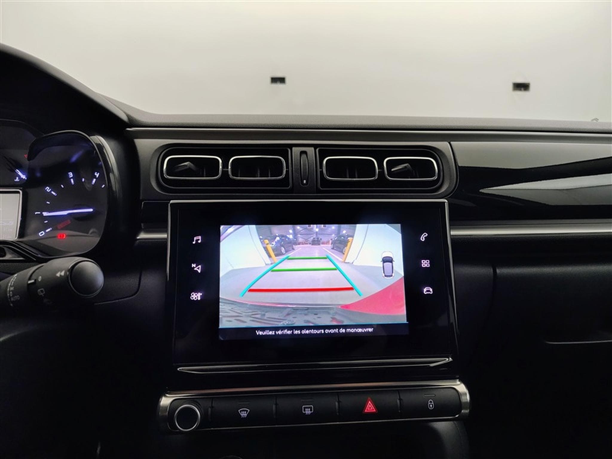 Citroen C3 1.2i PureTech Feel NAVI / FULL LED / CARPLAY (2024) - Foto 17