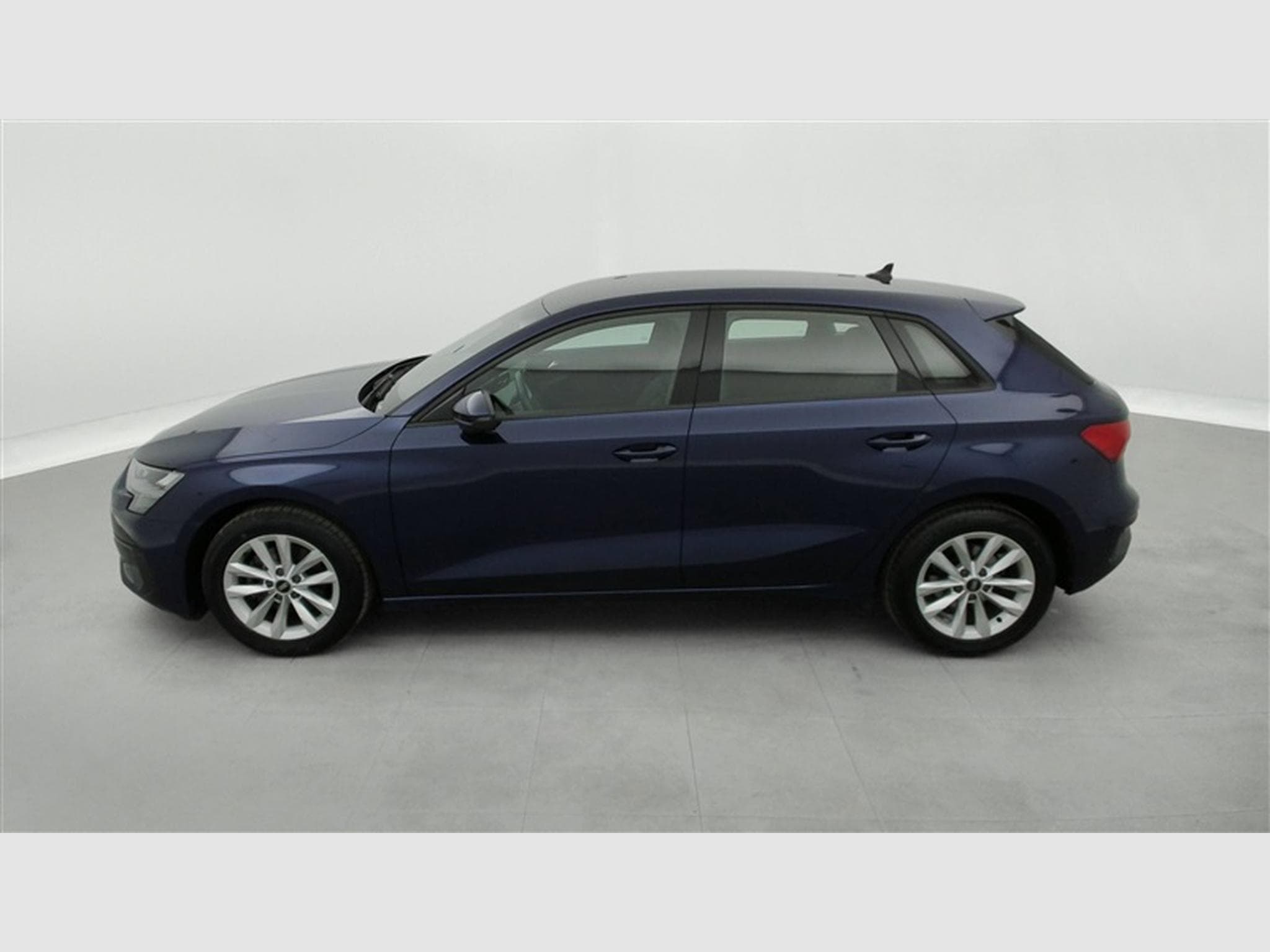 Audi A3 Sportback 30 TFSI S-Tronic S-Line inté // Navi / Led (2022) - Foto 3