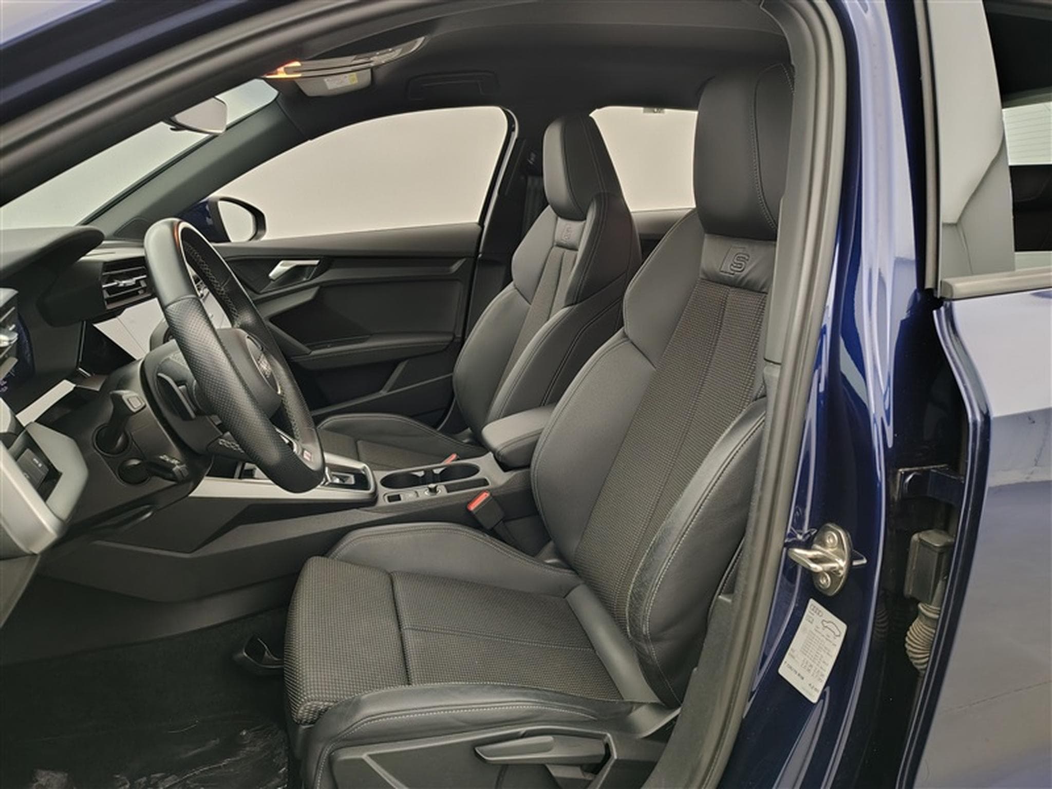 Audi A3 Sportback 30 TFSI S-Tronic S-Line inté // Navi / Led (2022) - Foto 7