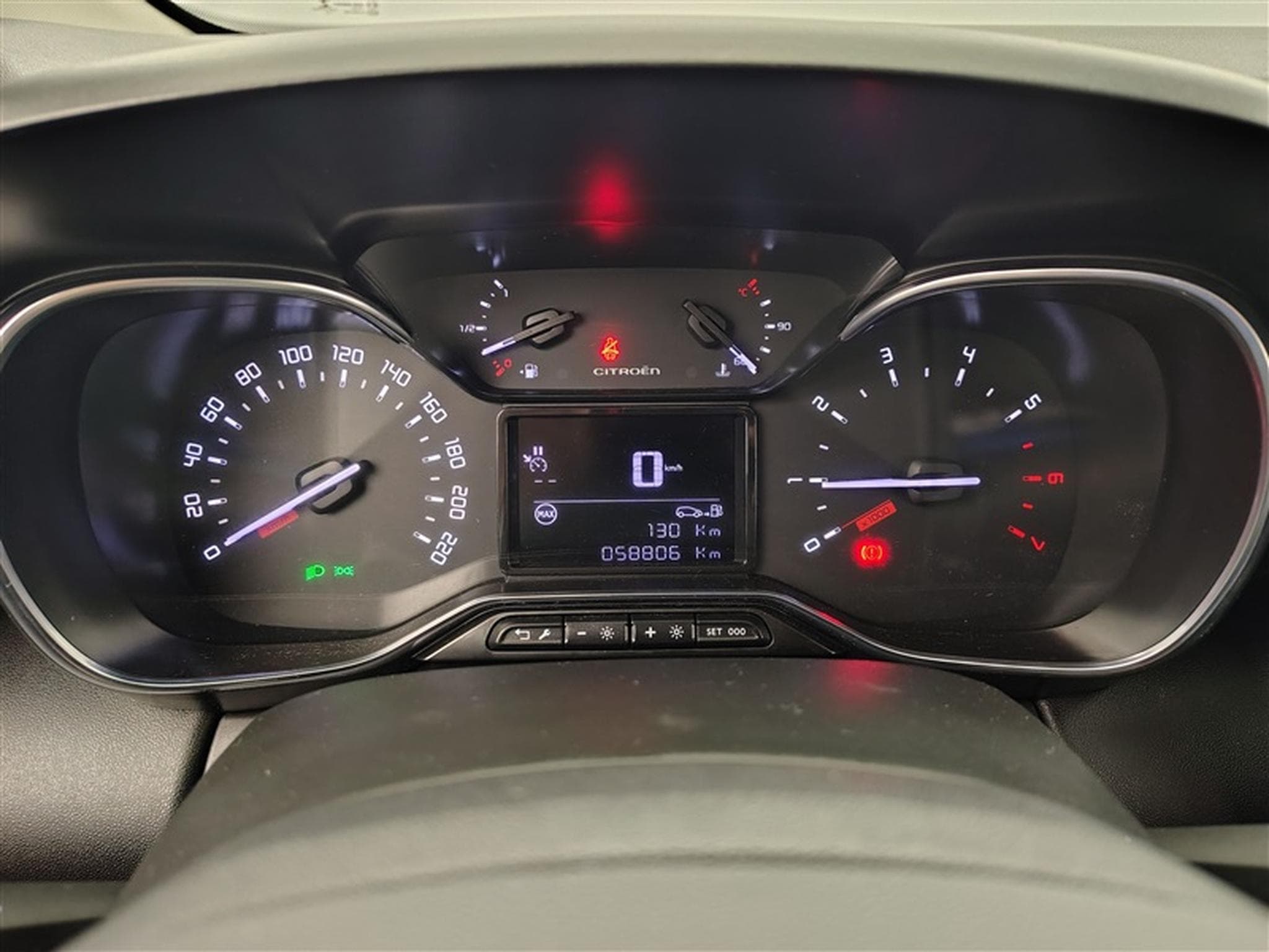 Citroen C3 Aircross 1.2 PureTech Shine NAVI / CARPLAY / CAMERA (2019) - Foto 10