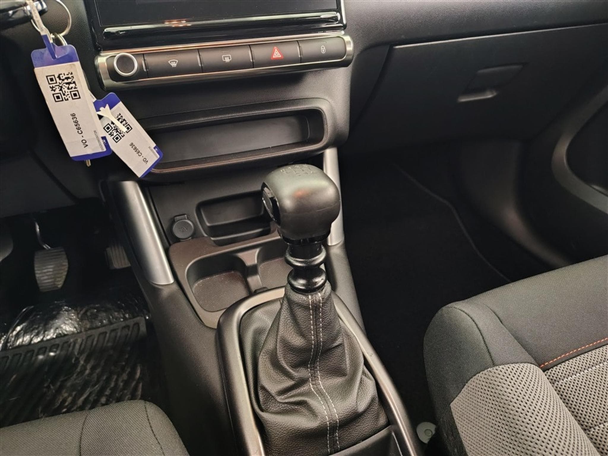 Citroen C3 Aircross 1.2 PureTech Shine NAVI / CARPLAY / CAMERA (2019) - Foto 12