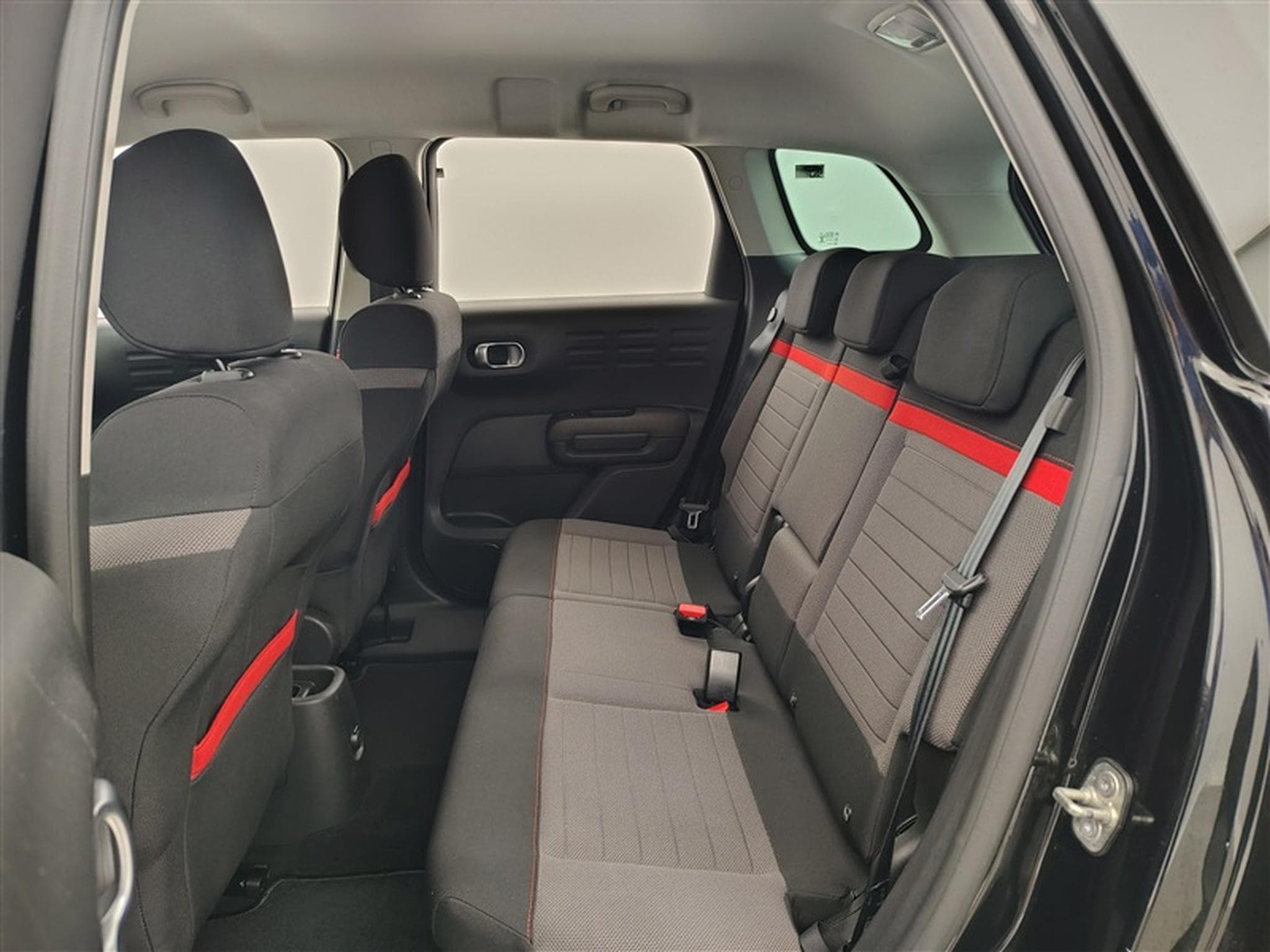 Citroen C3 Aircross 1.2 PureTech Shine NAVI / CARPLAY / CAMERA (2019) - Foto 13
