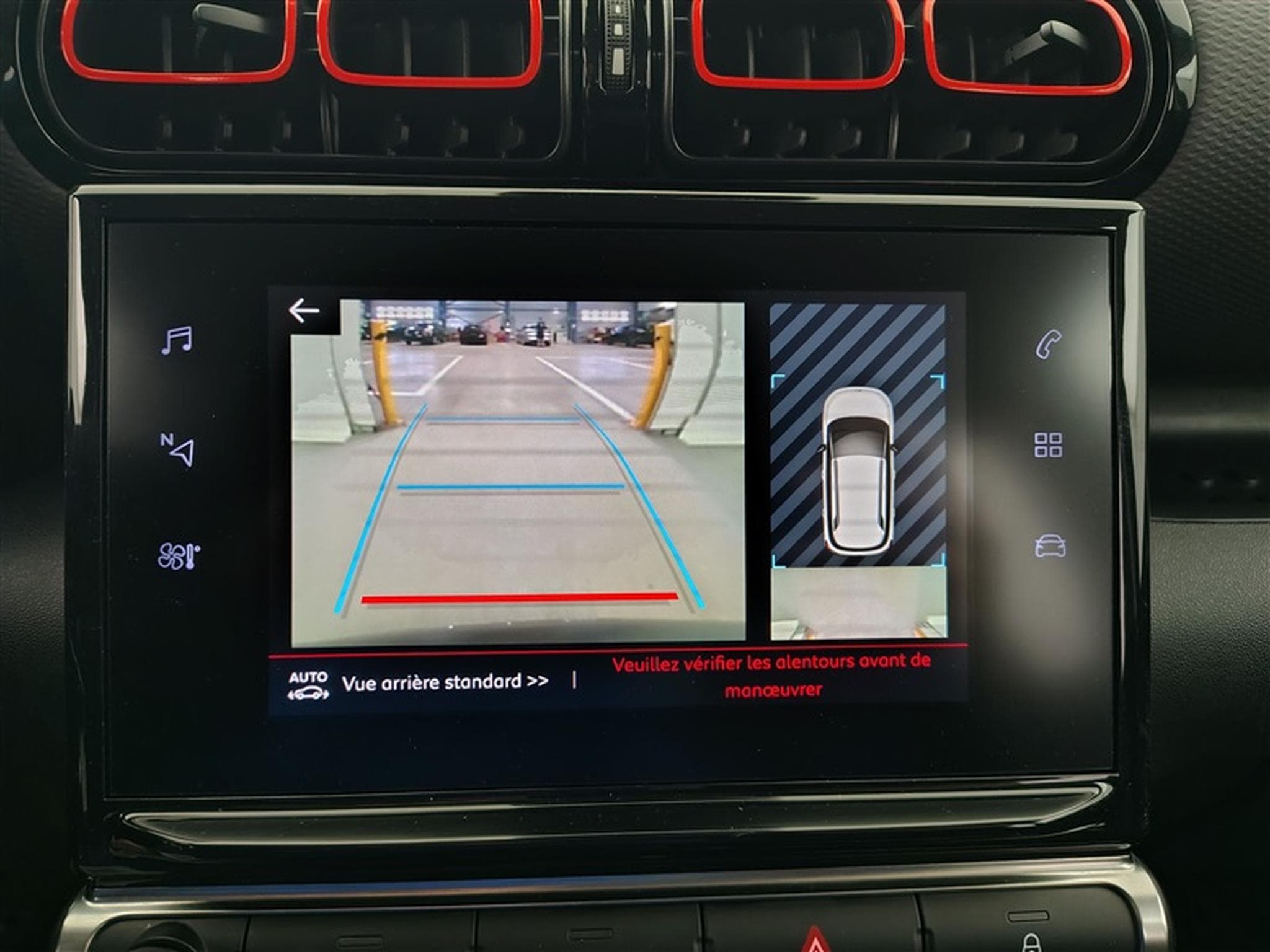 Citroen C3 Aircross 1.2 PureTech Shine NAVI / CARPLAY / CAMERA (2019) - Foto 17