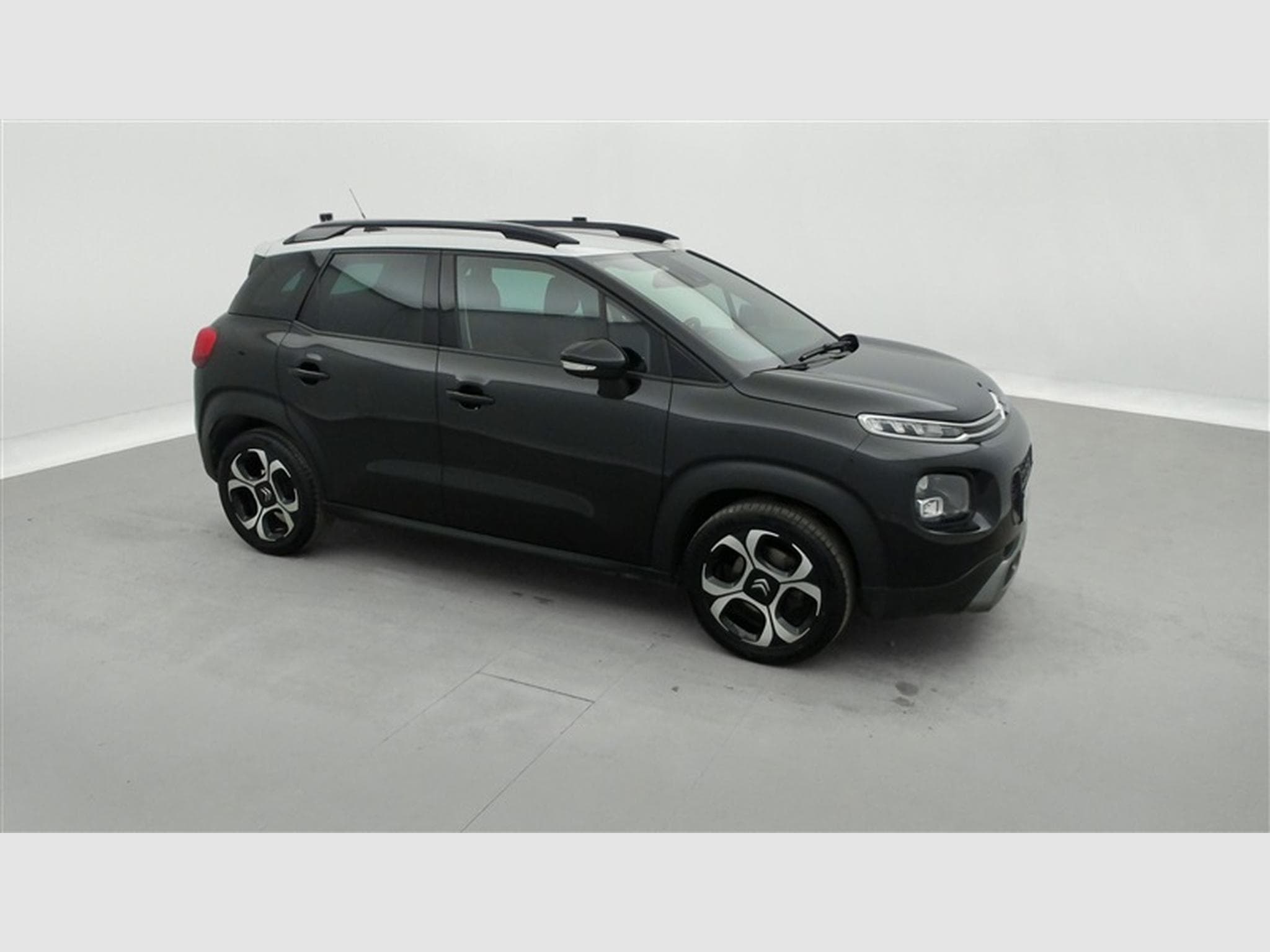 Citroen C3 Aircross 1.2 PureTech Shine NAVI / CARPLAY / CAMERA (2019) - Foto 22