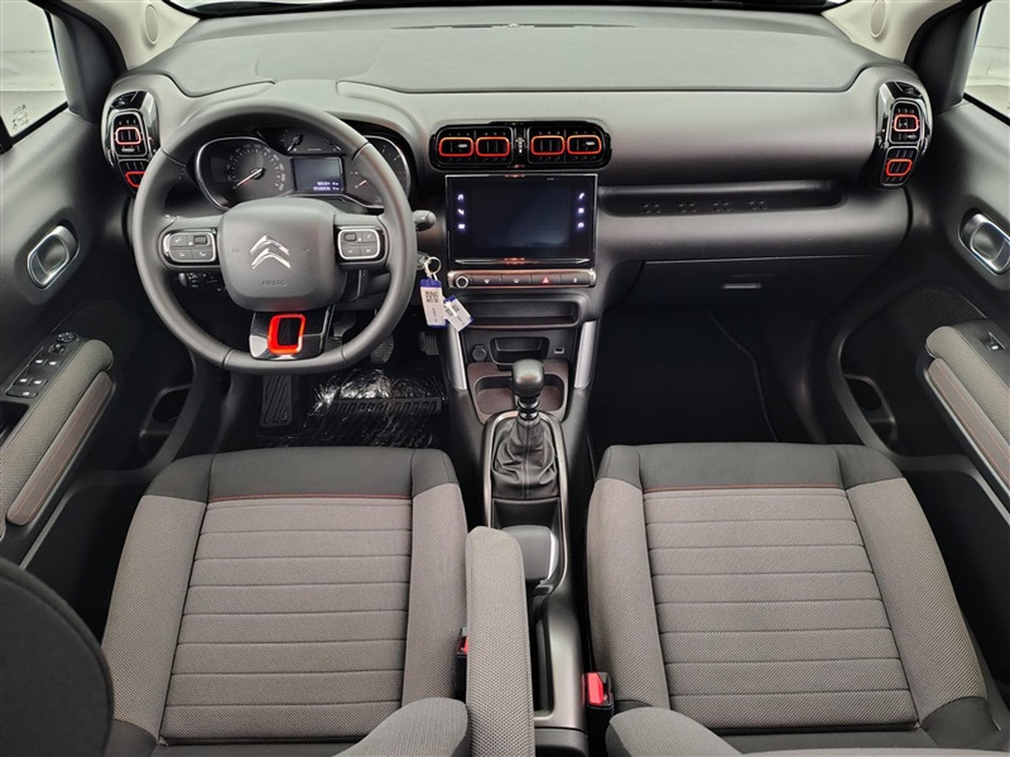 Citroen C3 Aircross 1.2 PureTech Shine NAVI / CARPLAY / CAMERA (2019) - Foto 8