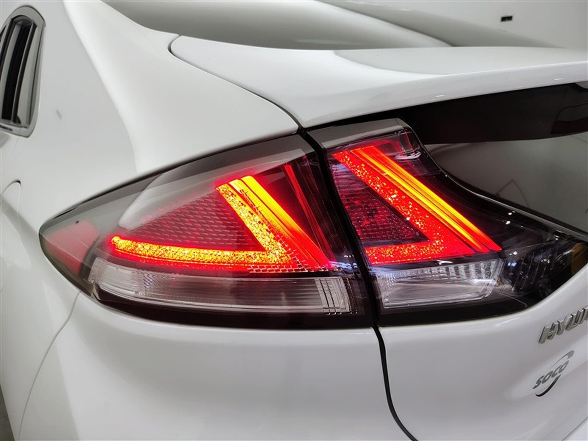 Hyundai Ioniq 1.6 GDi PHEV Executive NAVI / FULL LED / CUIR / CAMERA (2020) - Foto 16