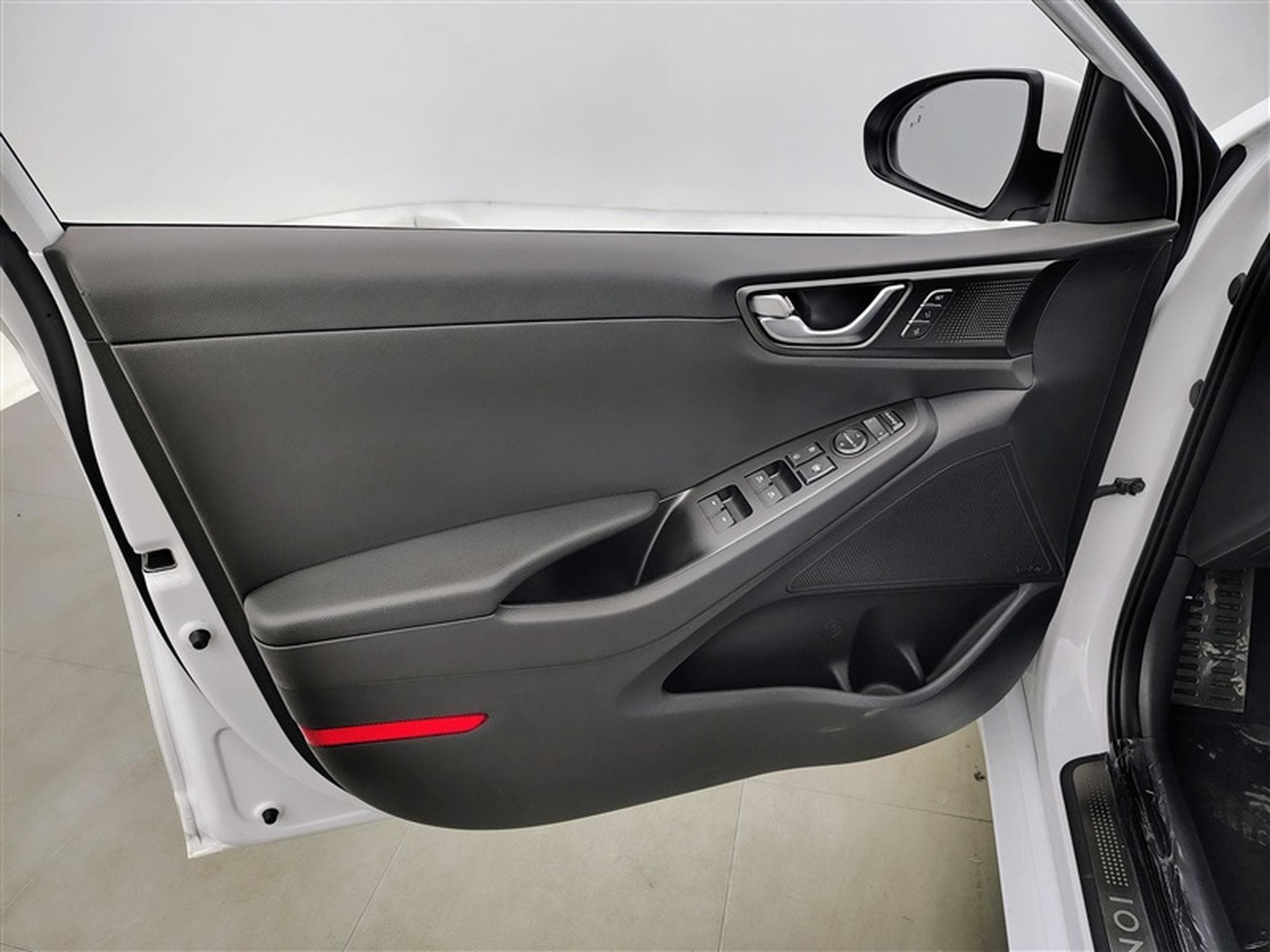 Hyundai Ioniq 1.6 GDi PHEV Executive NAVI / FULL LED / CUIR / CAMERA (2020) - Foto 17