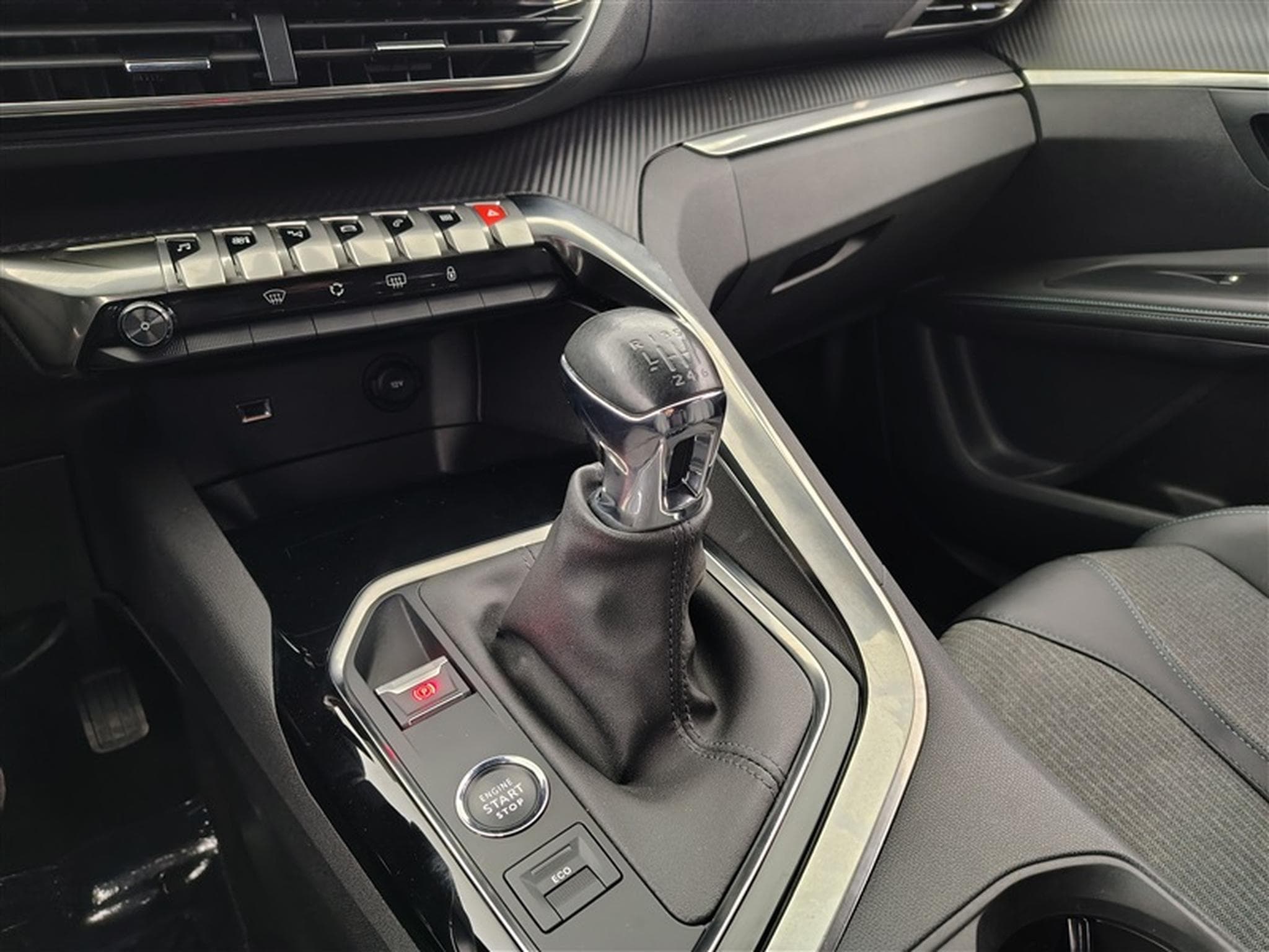 Peugeot 5008 1.2 PureTech 130Cv Allure Pack 7PL/ S-CUIR / NAVI / FULL LED (2024) - Foto 12