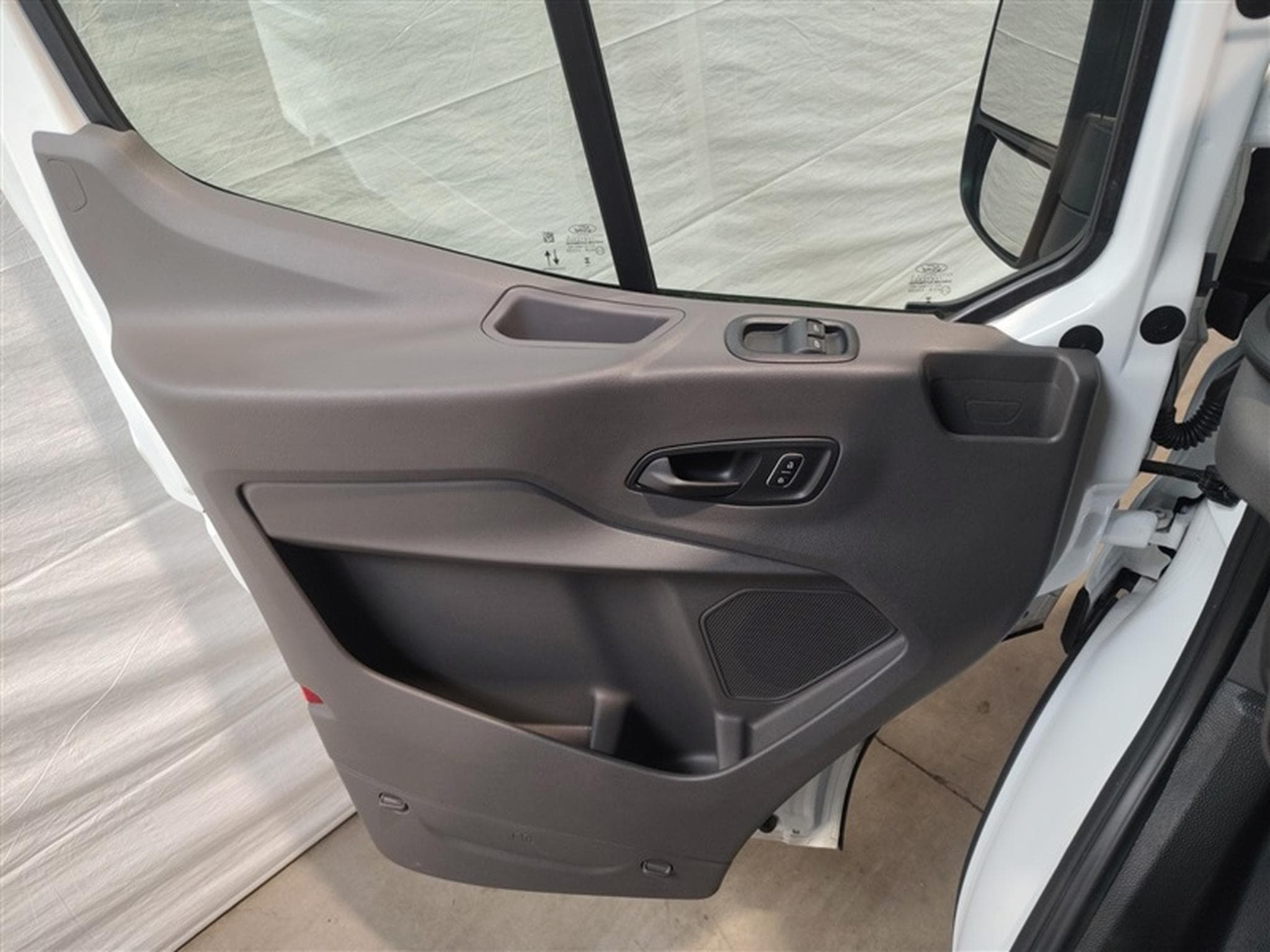 Ford Transit 2.0 TDCi L2H2 A8 Navi / PDC av+ar (2024) - Foto 17