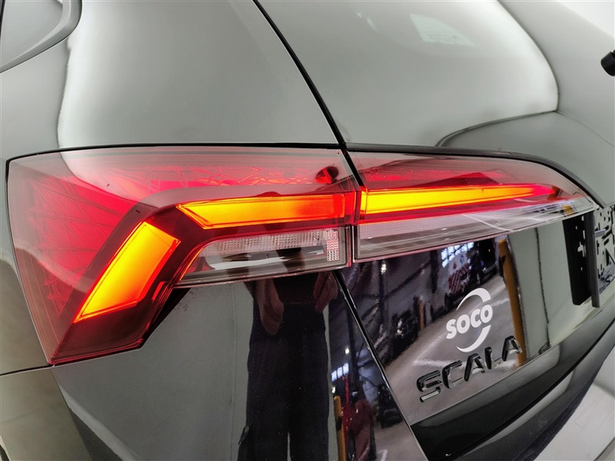 Skoda Scala 1.0 TSI MonteCarlo DSG *NAVI/FULL LED/T.PANO/CAM/JA18* (2024) - Foto 16