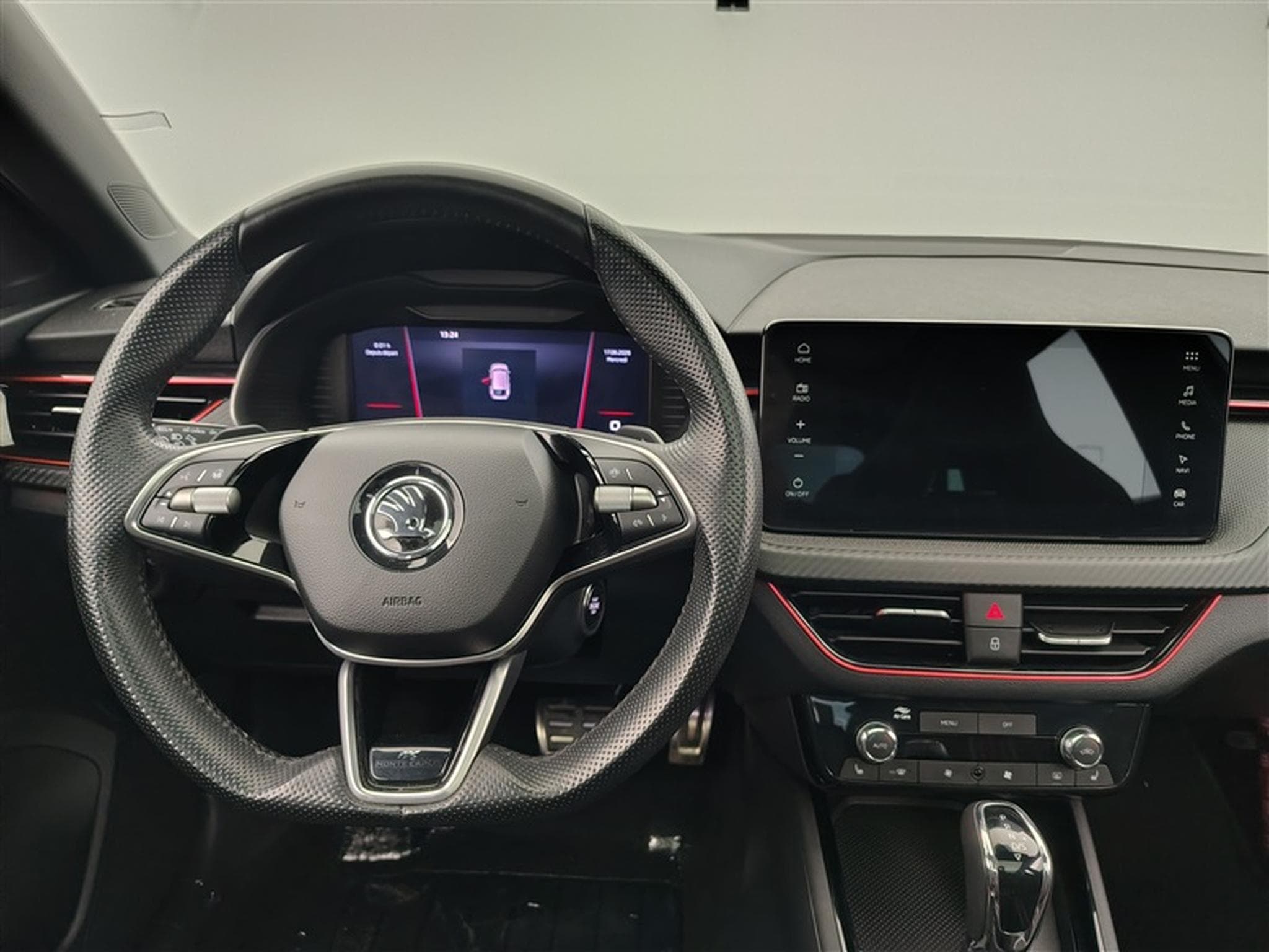 Skoda Scala 1.0 TSI MonteCarlo DSG *NAVI/FULL LED/T.PANO/CAM/JA18* (2024) - Foto 9