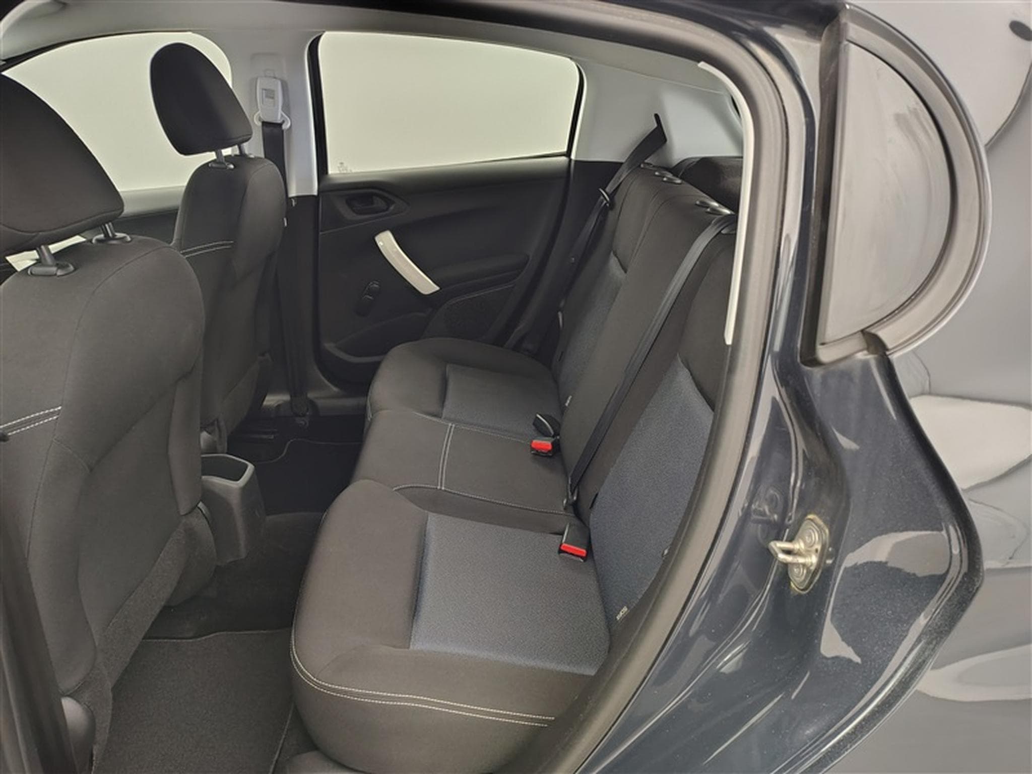 Peugeot 208 1.2i PureTech Like S&S (EU6.2) (2019) - Foto 13