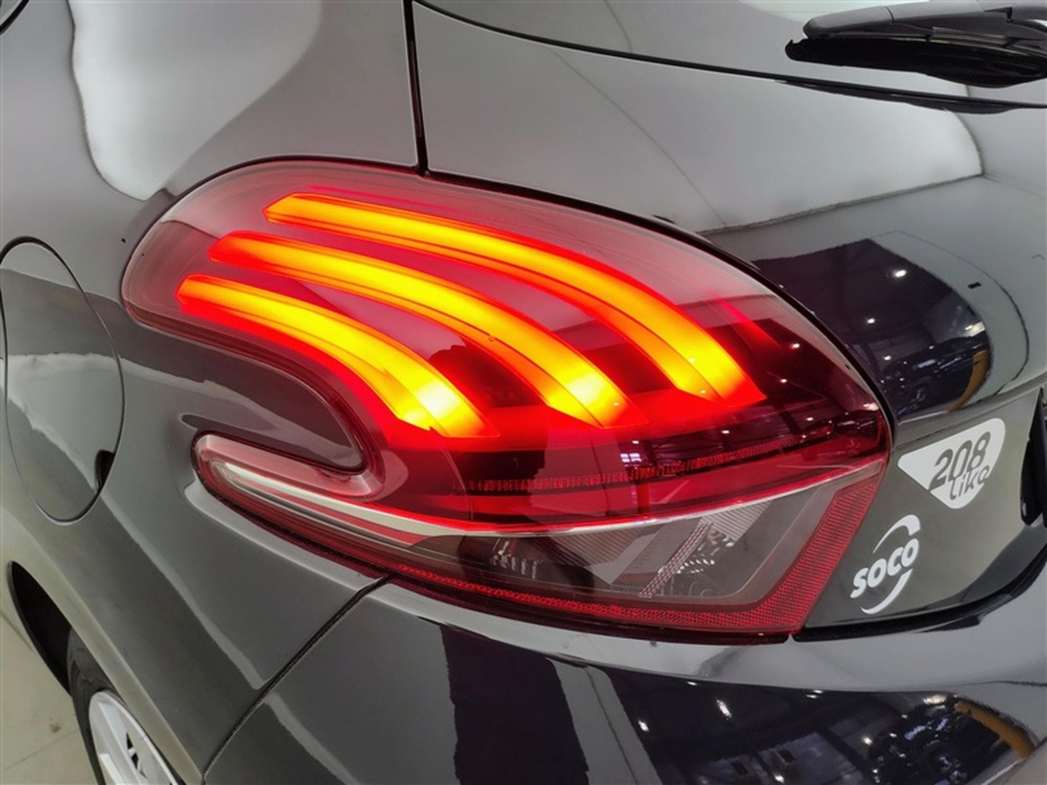 Peugeot 208 1.2i PureTech Like S&S (EU6.2) (2019) - Foto 16