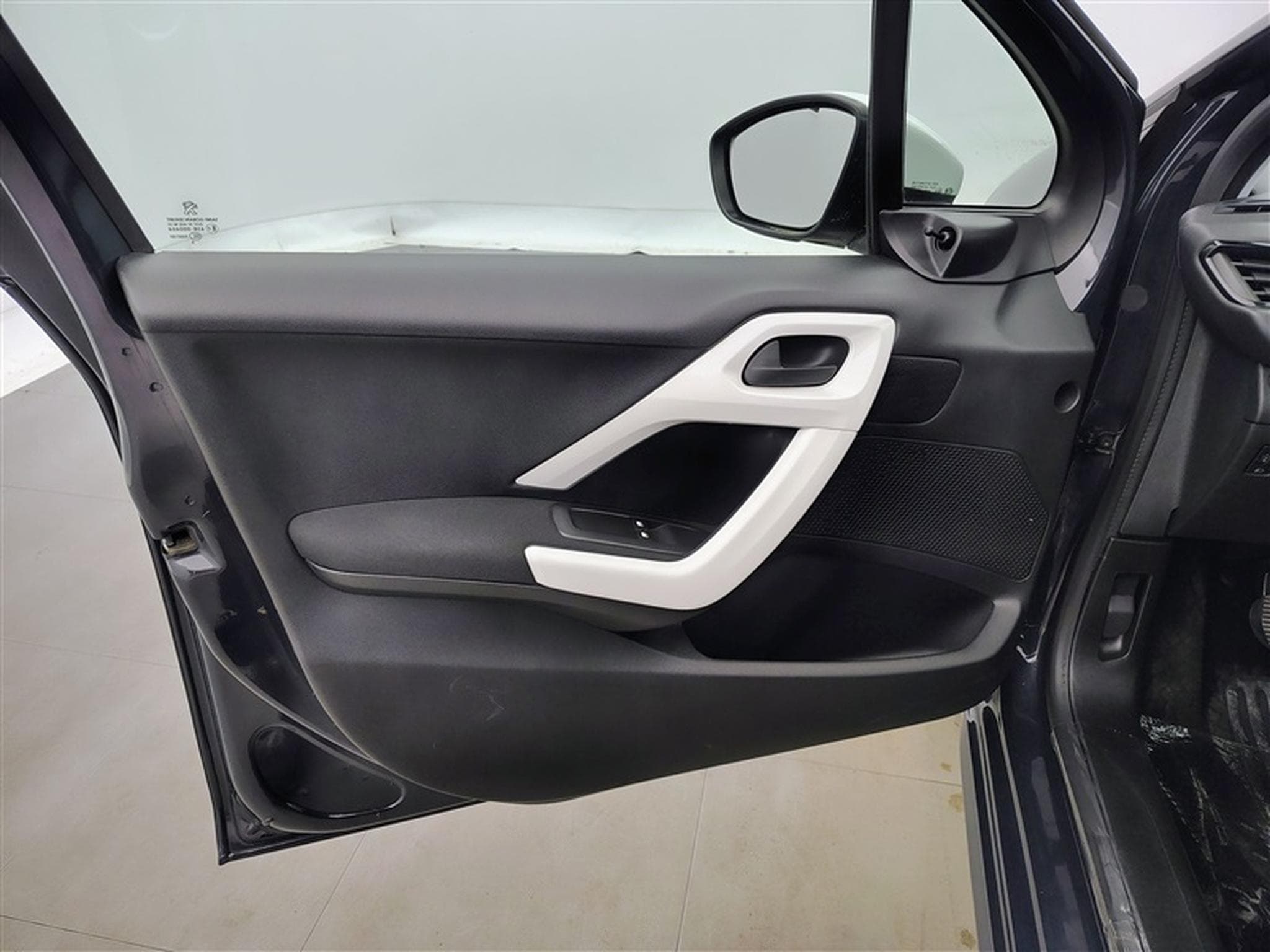 Peugeot 208 1.2i PureTech Like S&S (EU6.2) (2019) - Foto 17