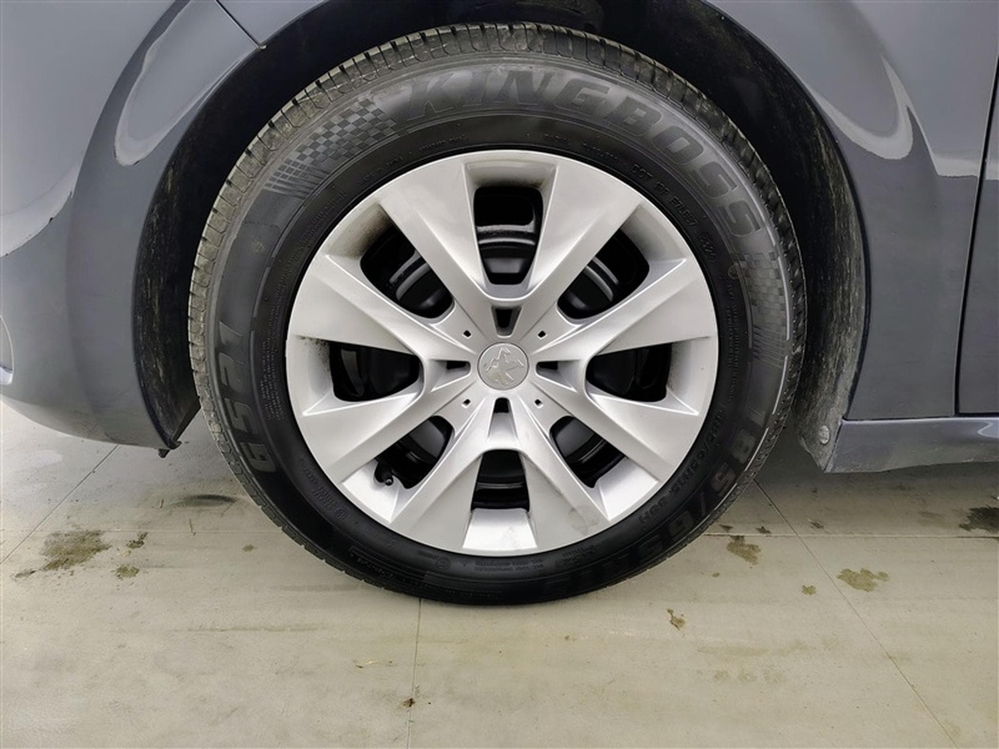Peugeot 208 1.2i PureTech Like S&S (EU6.2) (2019) - Foto 6