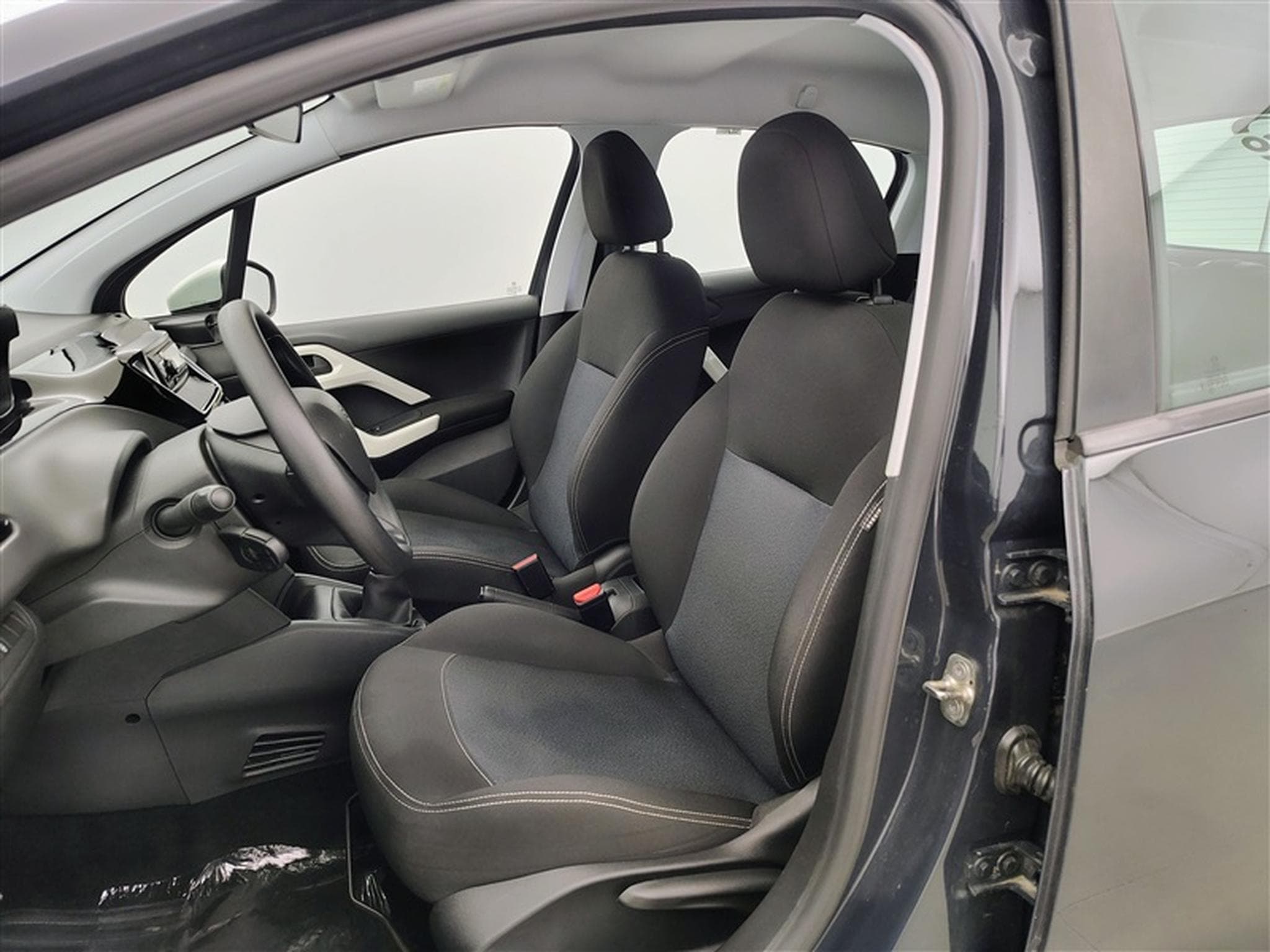 Peugeot 208 1.2i PureTech Like S&S (EU6.2) (2019) - Foto 7