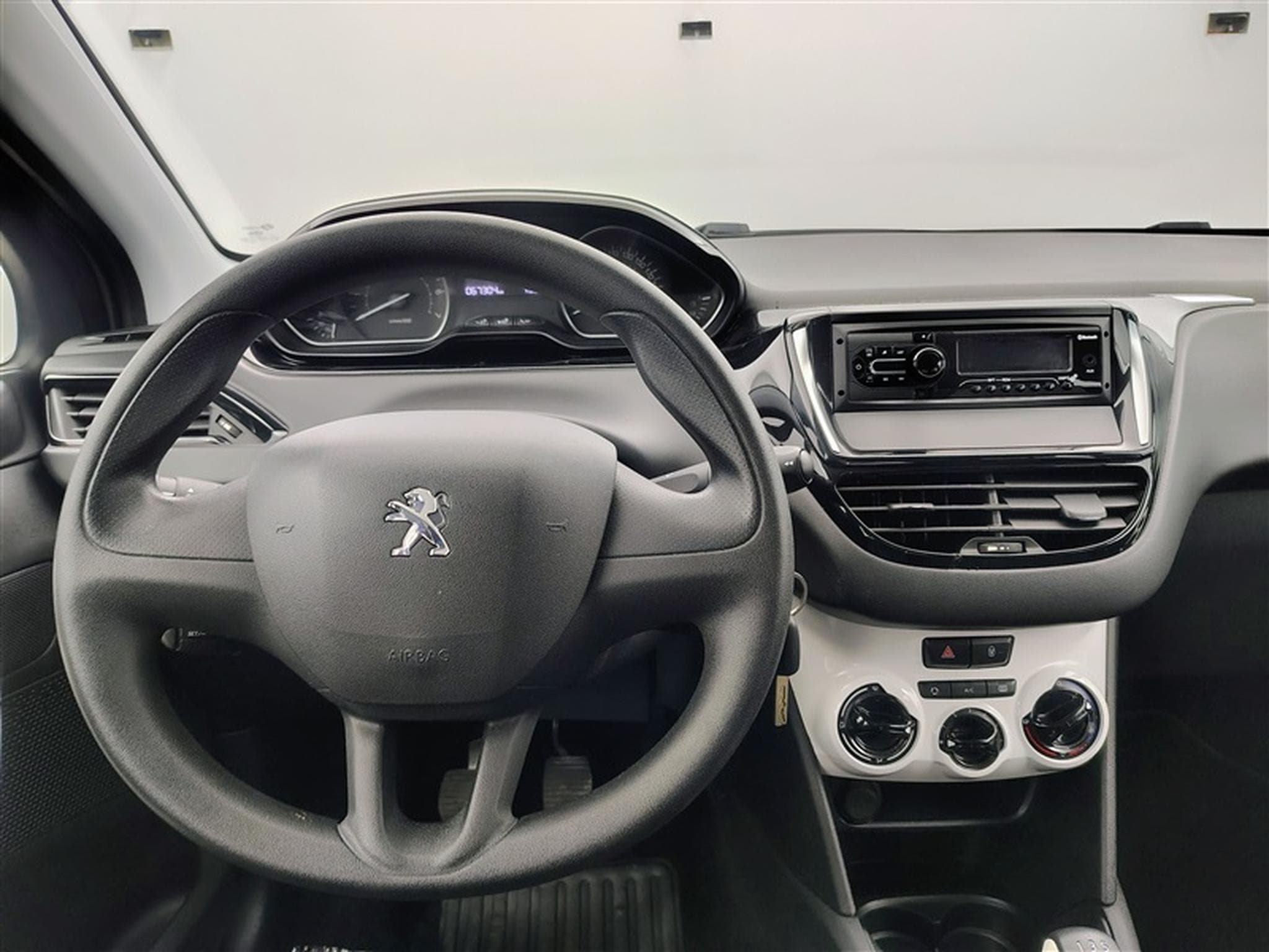 Peugeot 208 1.2i PureTech Like S&S (EU6.2) (2019) - Foto 9