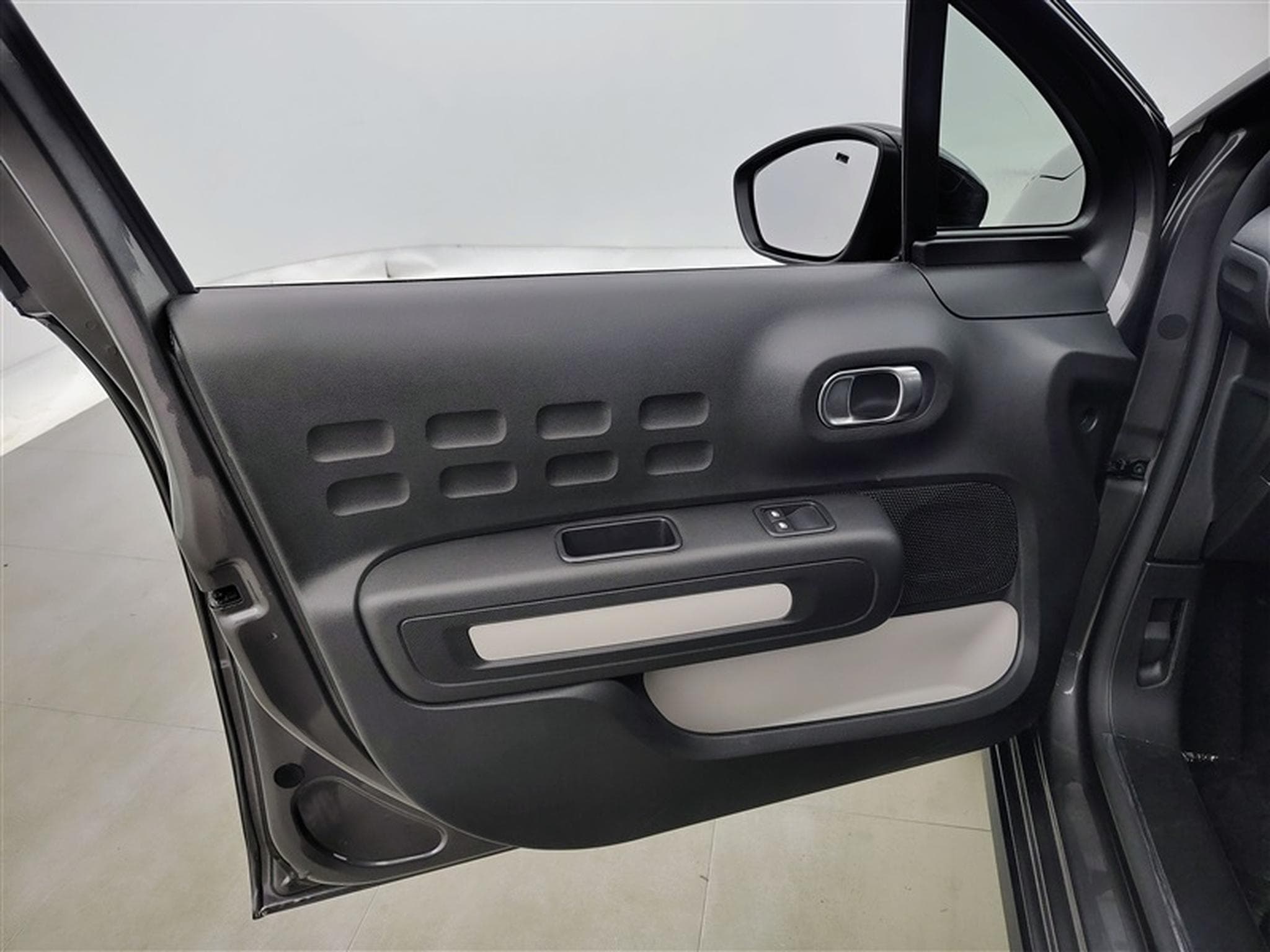 Citroen C3 1.2i PureTech C-Series S&S (2023) - Foto 16