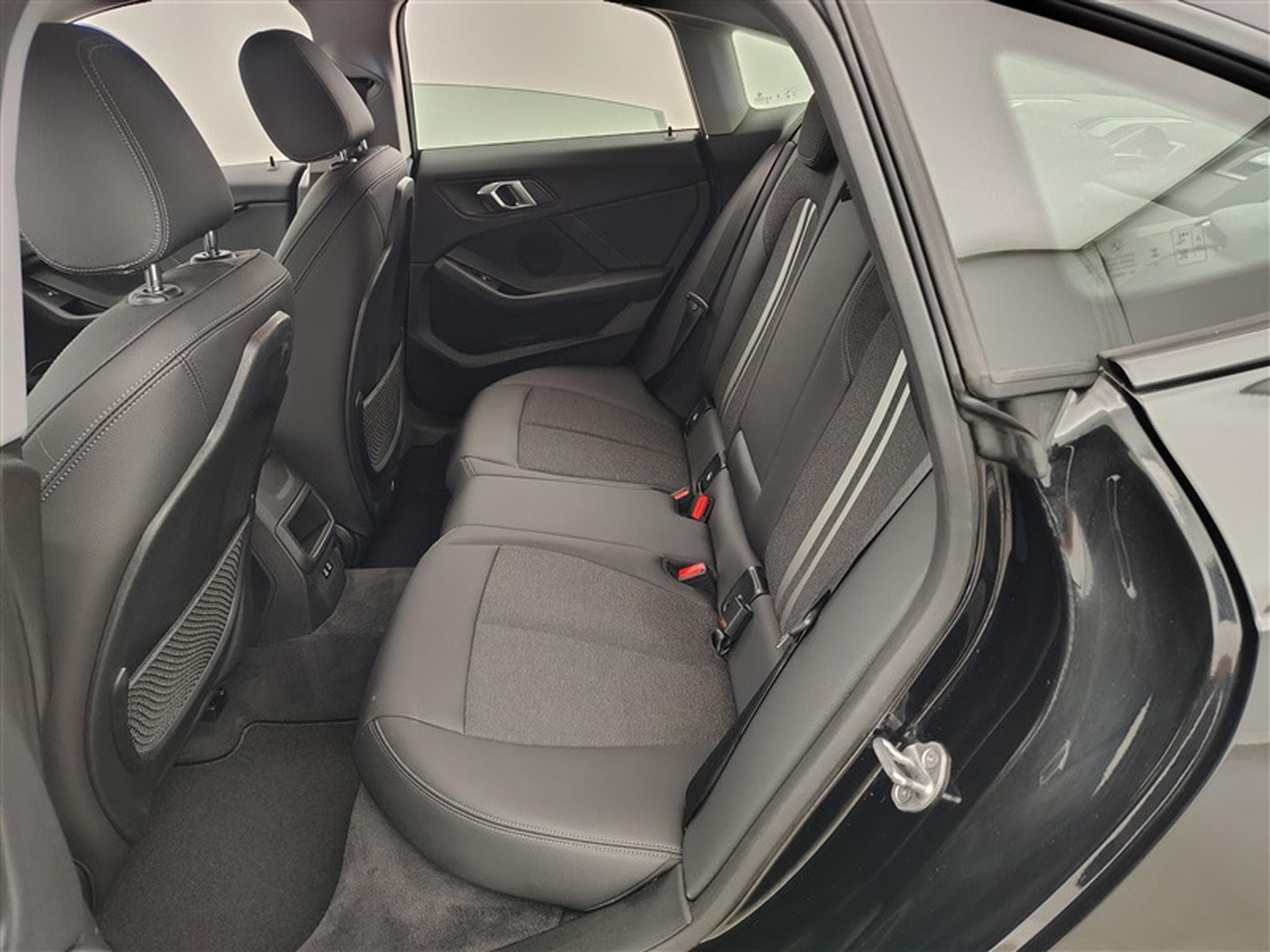 BMW 218 iA GranCoupé Sportline NAVI / FULL LED / S-CUIR (2023) - Foto 13