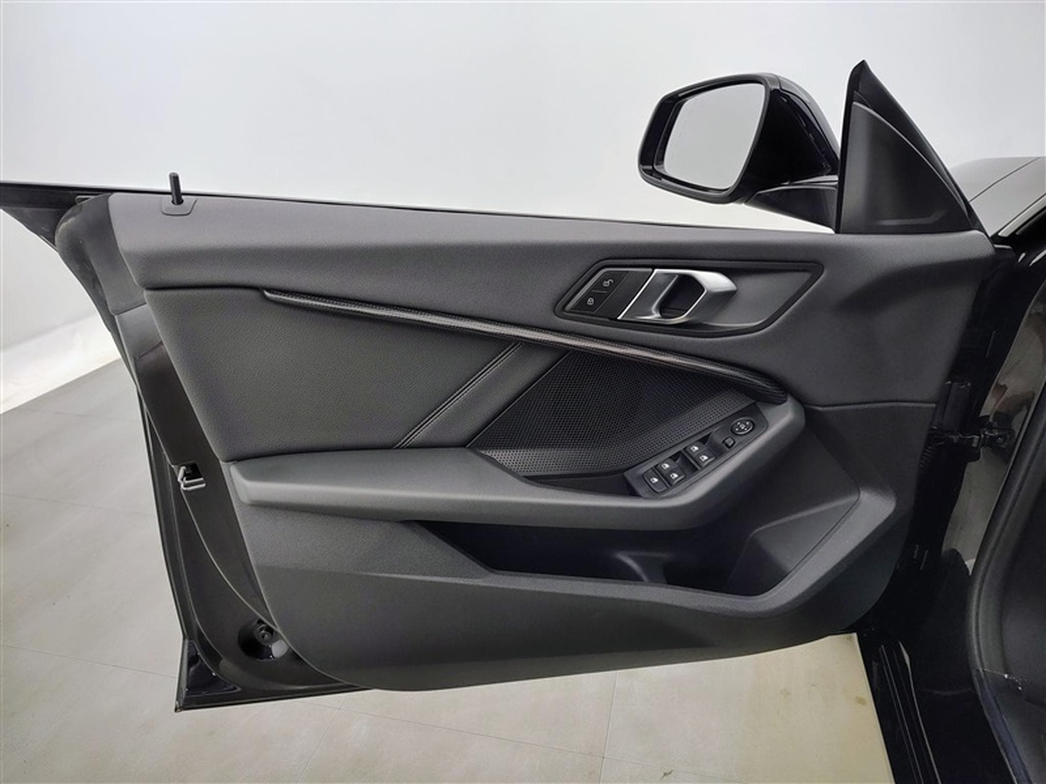 BMW 218 iA GranCoupé Sportline NAVI / FULL LED / S-CUIR (2023) - Foto 17