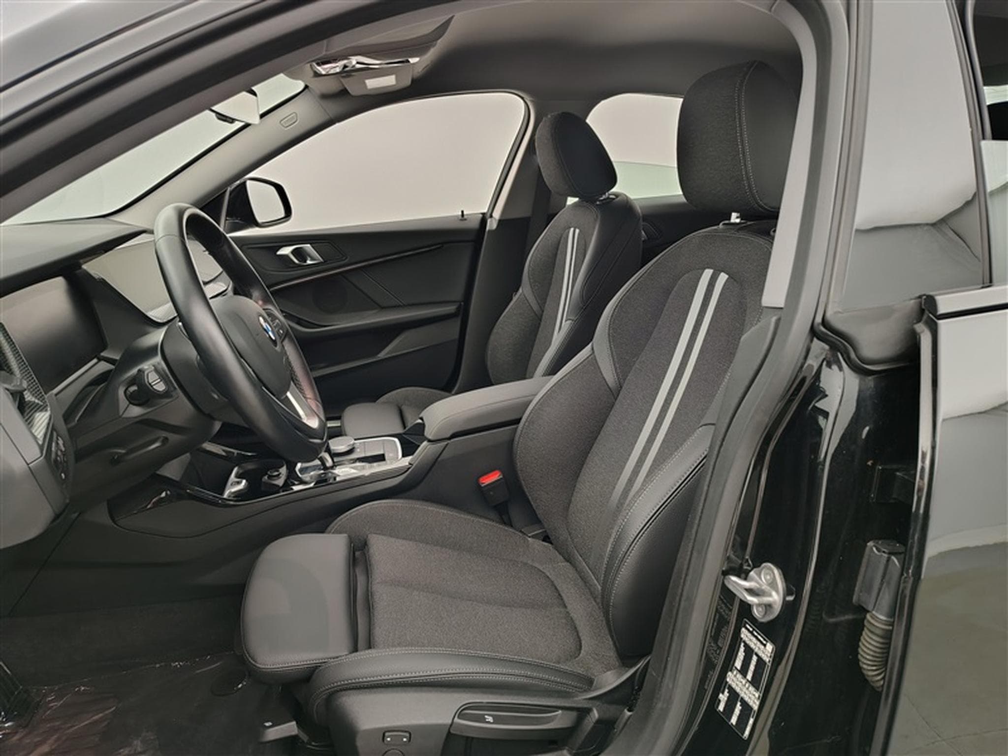 BMW 218 iA GranCoupé Sportline NAVI / FULL LED / S-CUIR (2023) - Foto 7