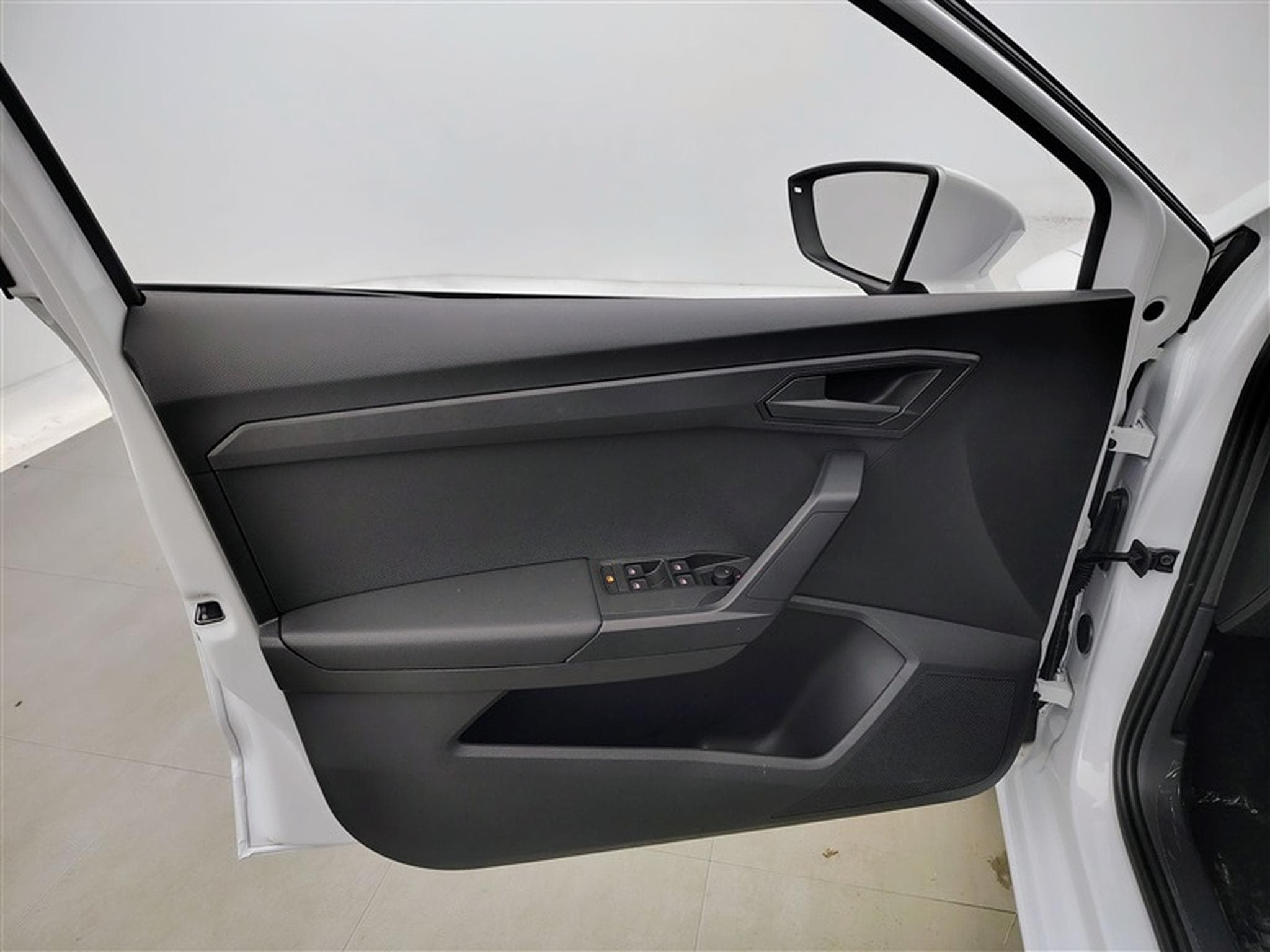 Seat Ibiza 1.0i MPI 80cv CARPLAY / LED / PDC / ALU (2026) - Foto 17