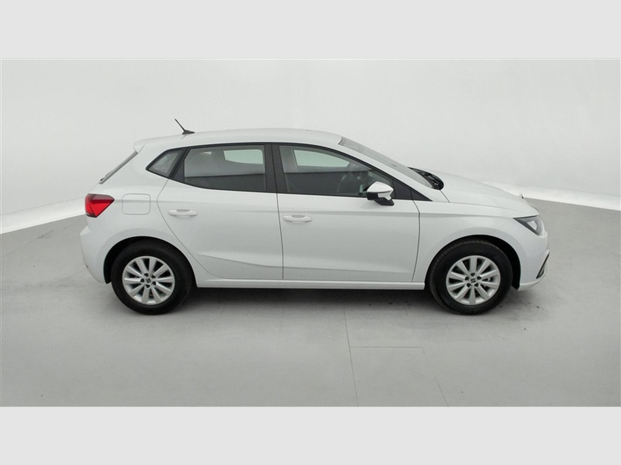 Seat Ibiza 1.0i MPI 80cv CARPLAY / LED / PDC / ALU (2026) - Foto 24