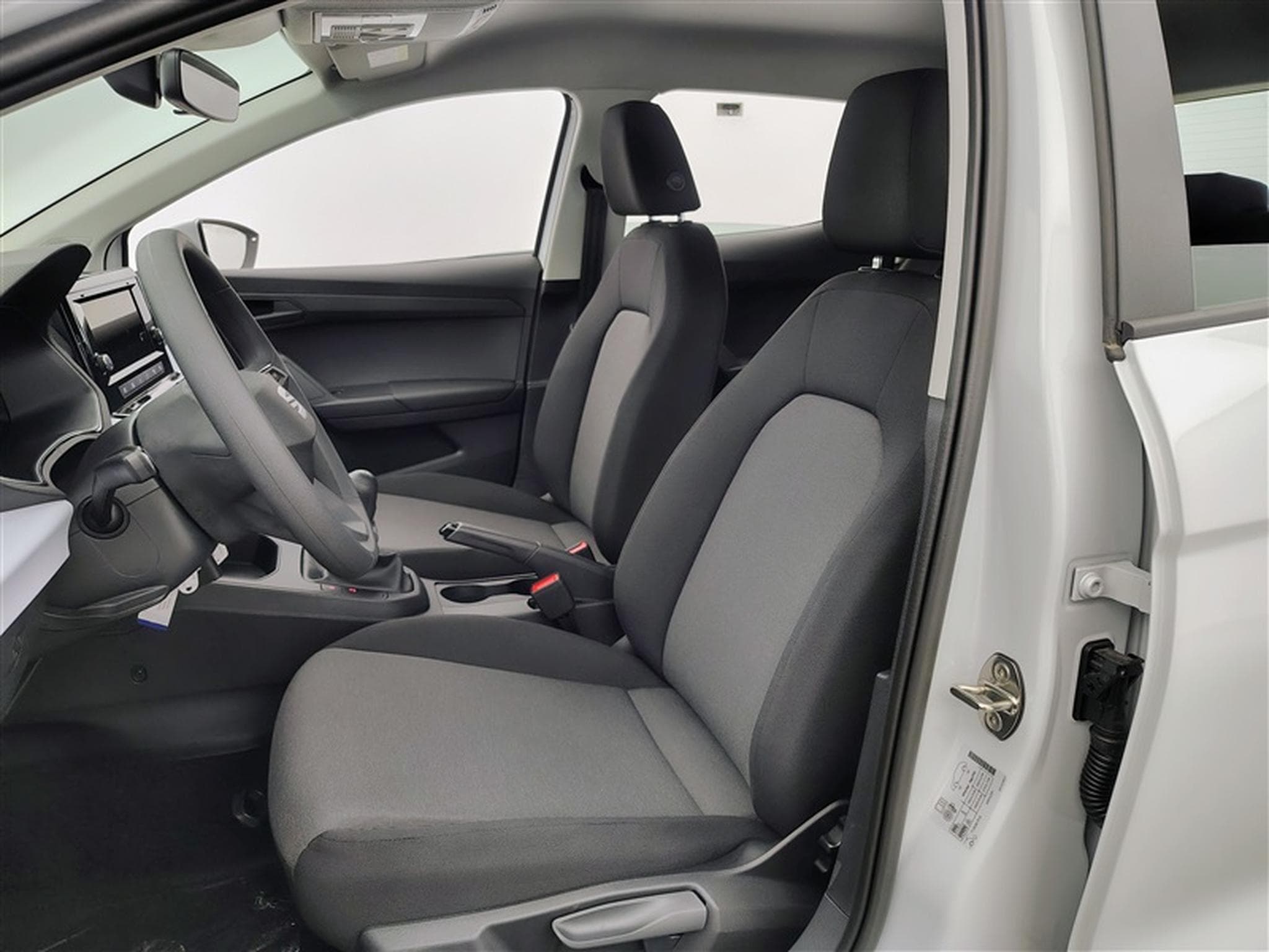 Seat Ibiza 1.0i MPI 80cv CARPLAY / LED / PDC / ALU (2026) - Foto 7