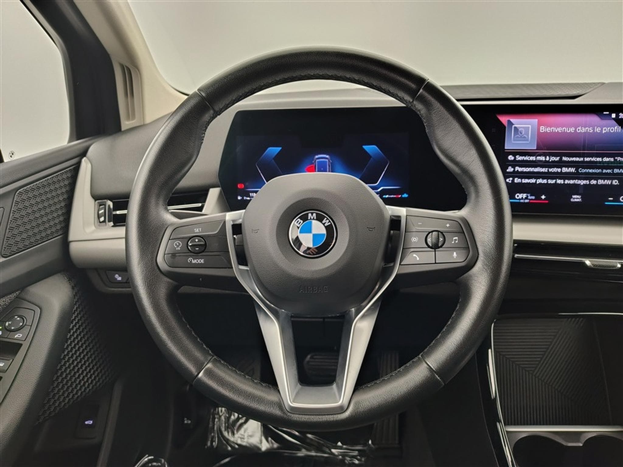 BMW 218 218IA Active Tourer NAVI / FULL LED / ALU (2023) - Foto 9